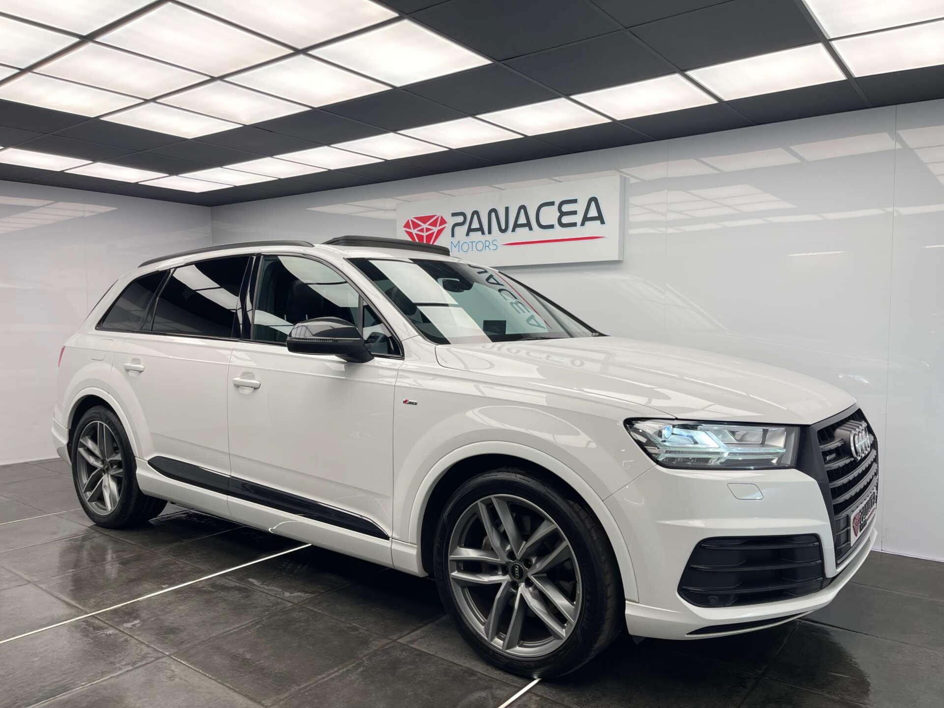 Audi Q7 view 8