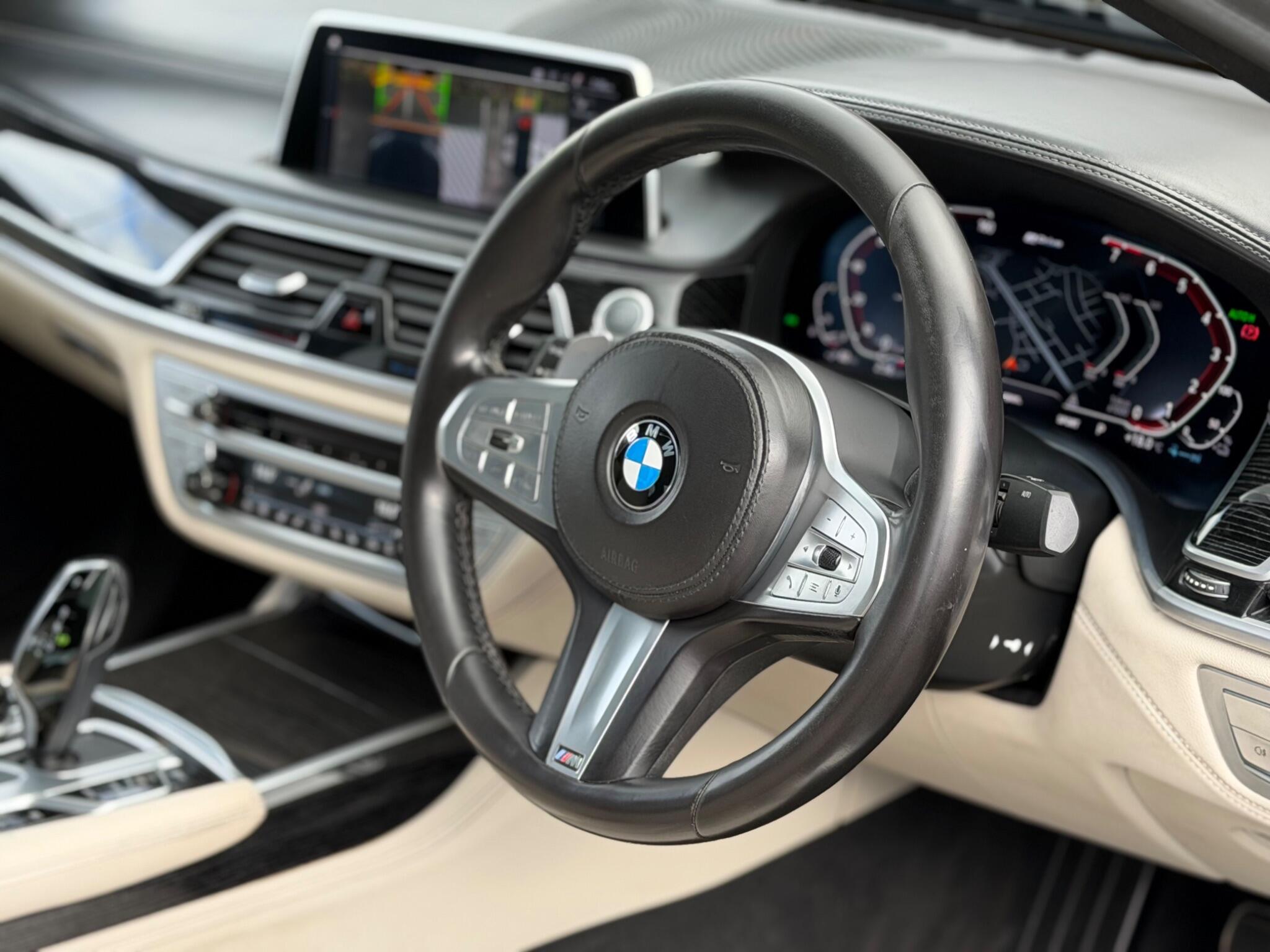 BMW 7 Series view 13