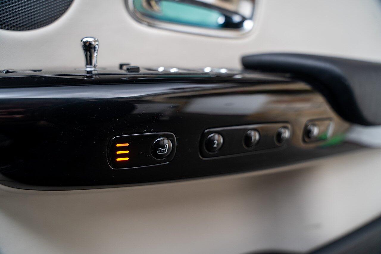 Rolls-Royce Phantom view 91