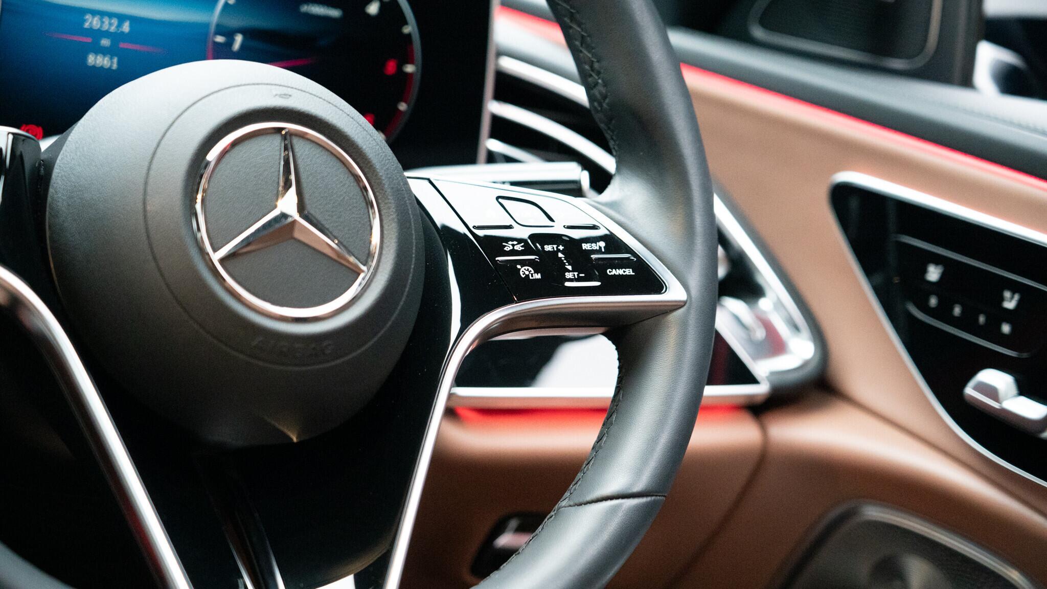 Mercedes-Benz E-Class view 17