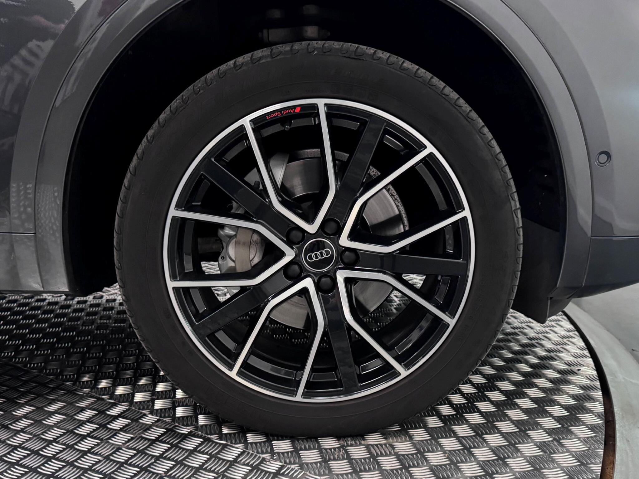 Audi Q5 view 55