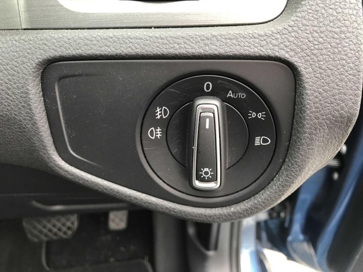 Volkswagen Golf view 19