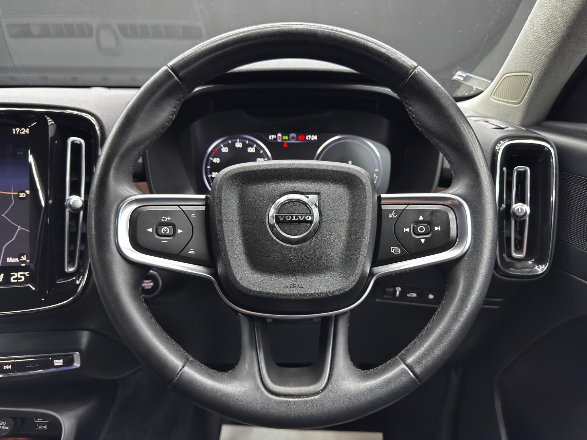 Volvo XC40 view 19