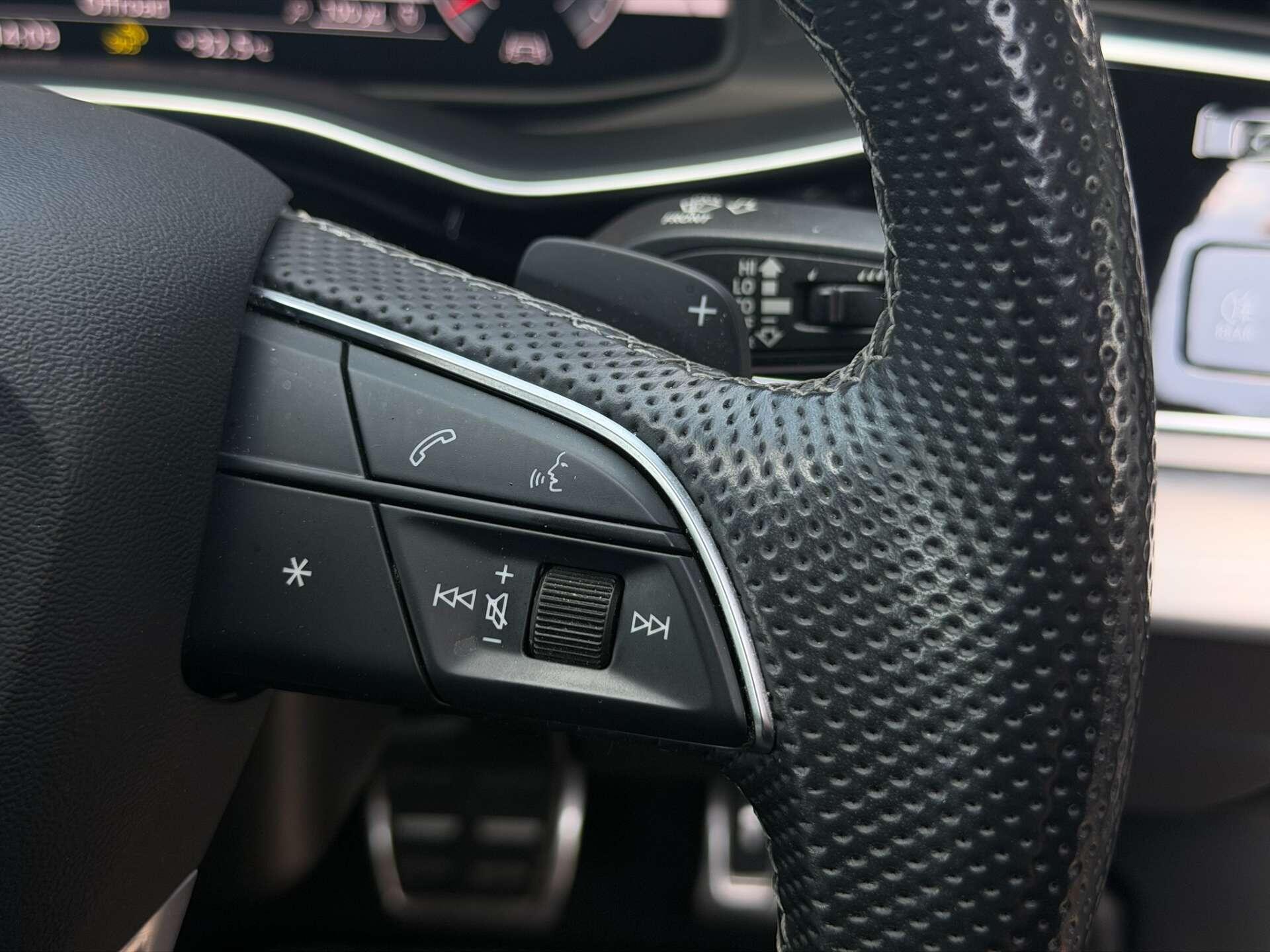 Audi Q8 view 31