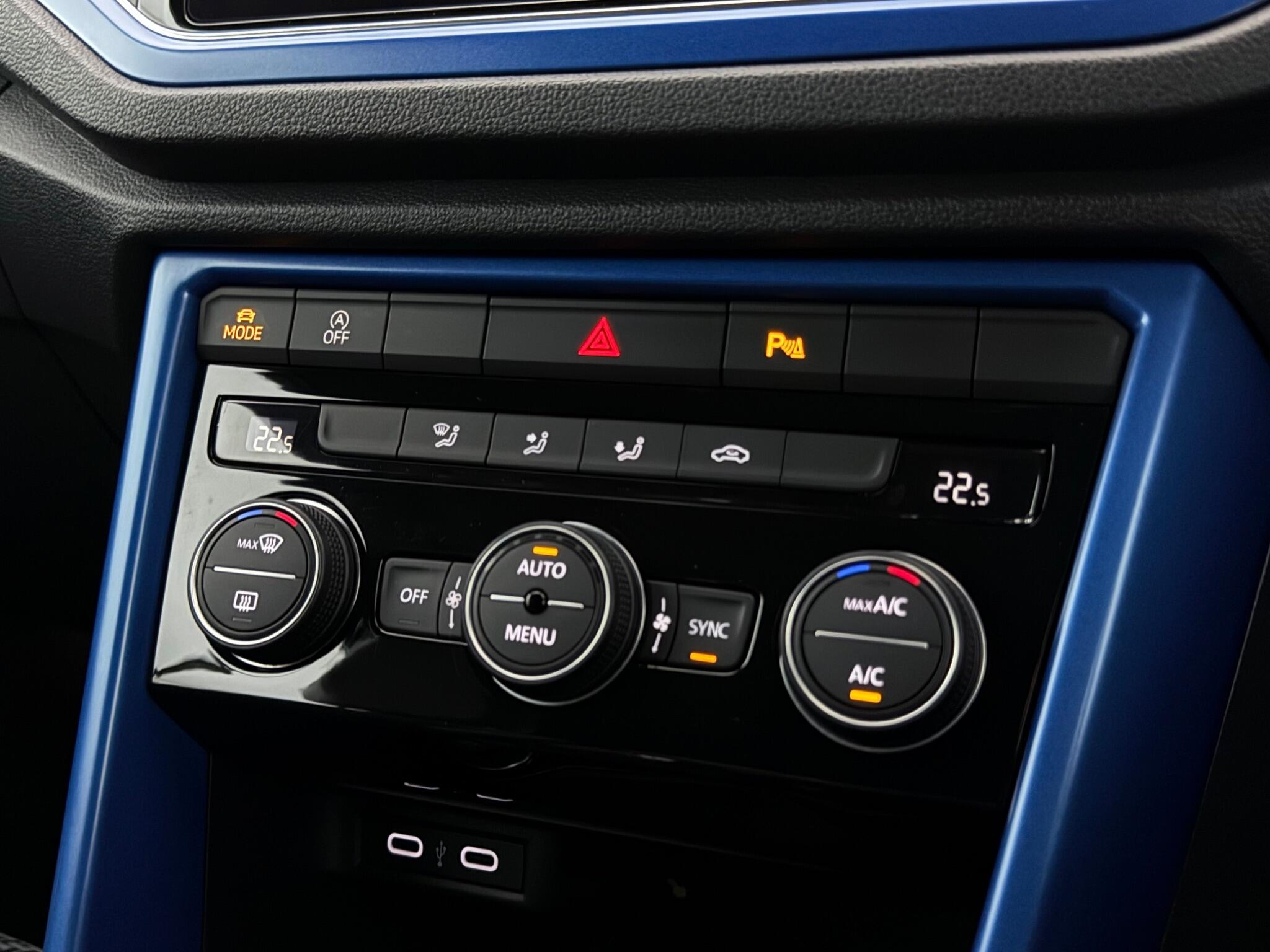 Volkswagen T-Roc view 22