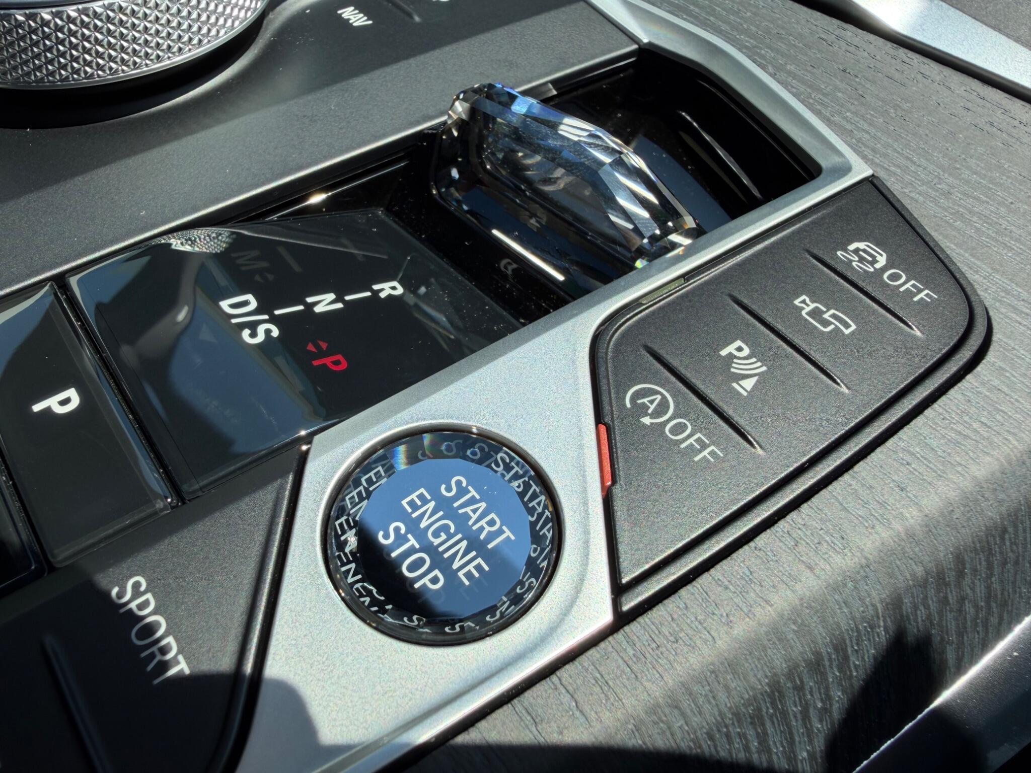 BMW 3 Series view 14