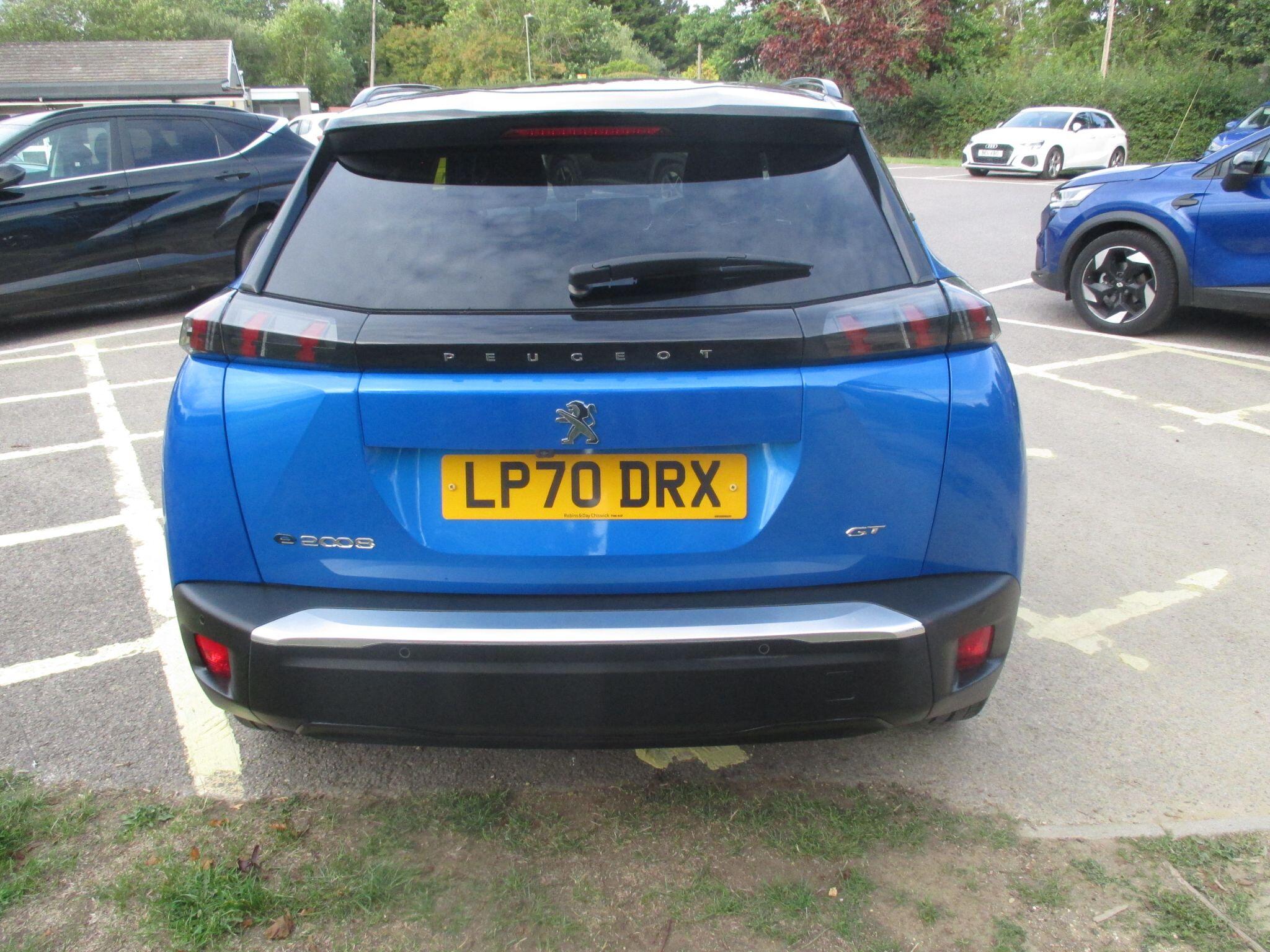 Peugeot E-2008 view 14