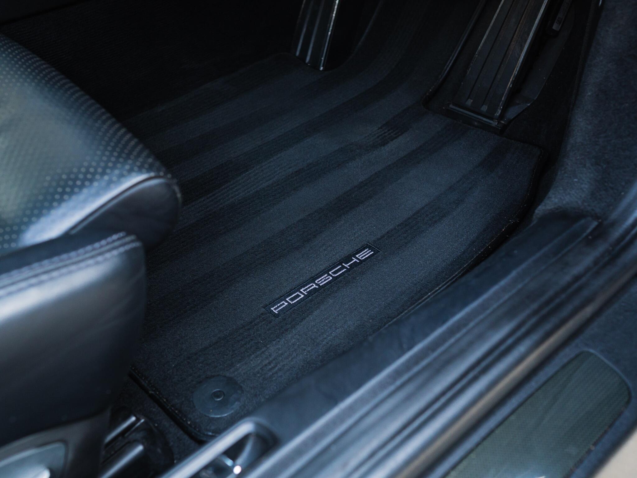 Porsche 911 view 15