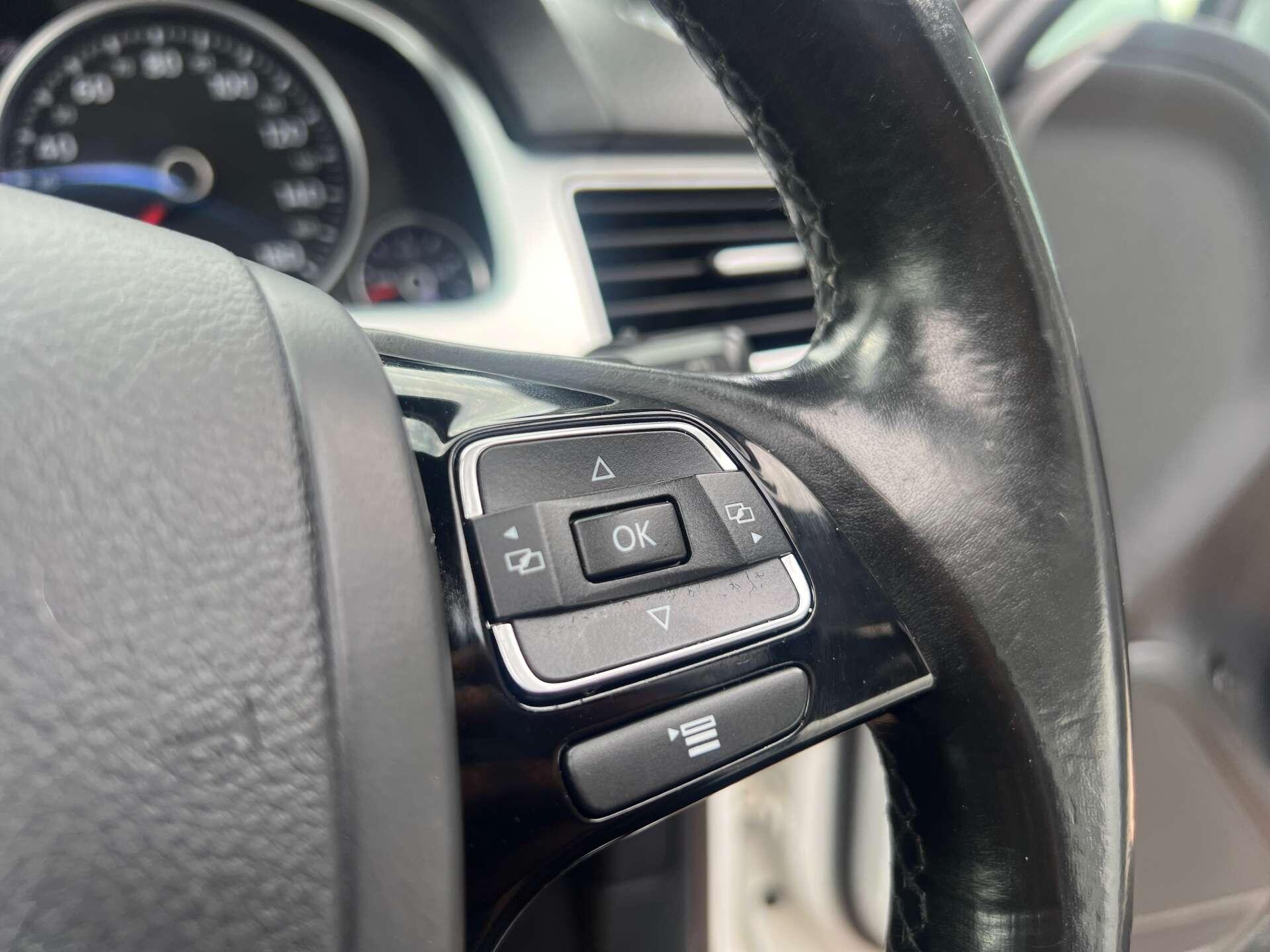 Volkswagen Touareg view 20
