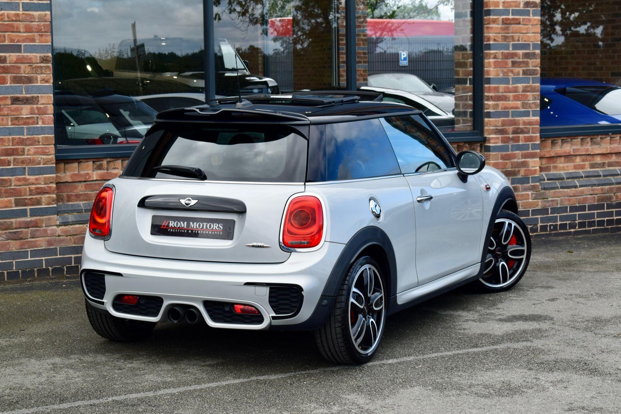 Mini Hatch view 37
