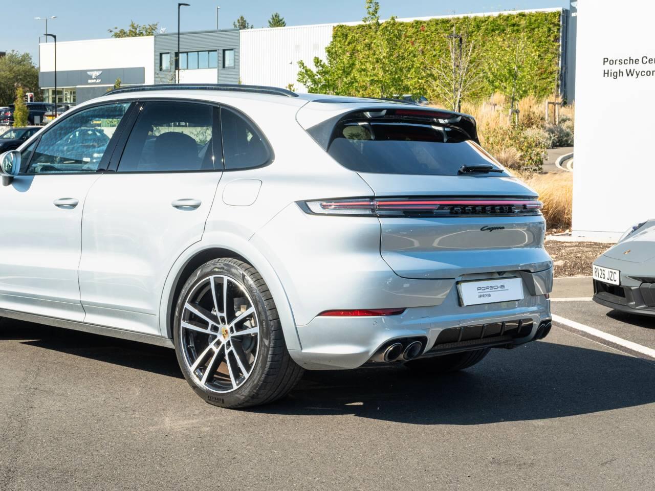 Porsche Cayenne view 8