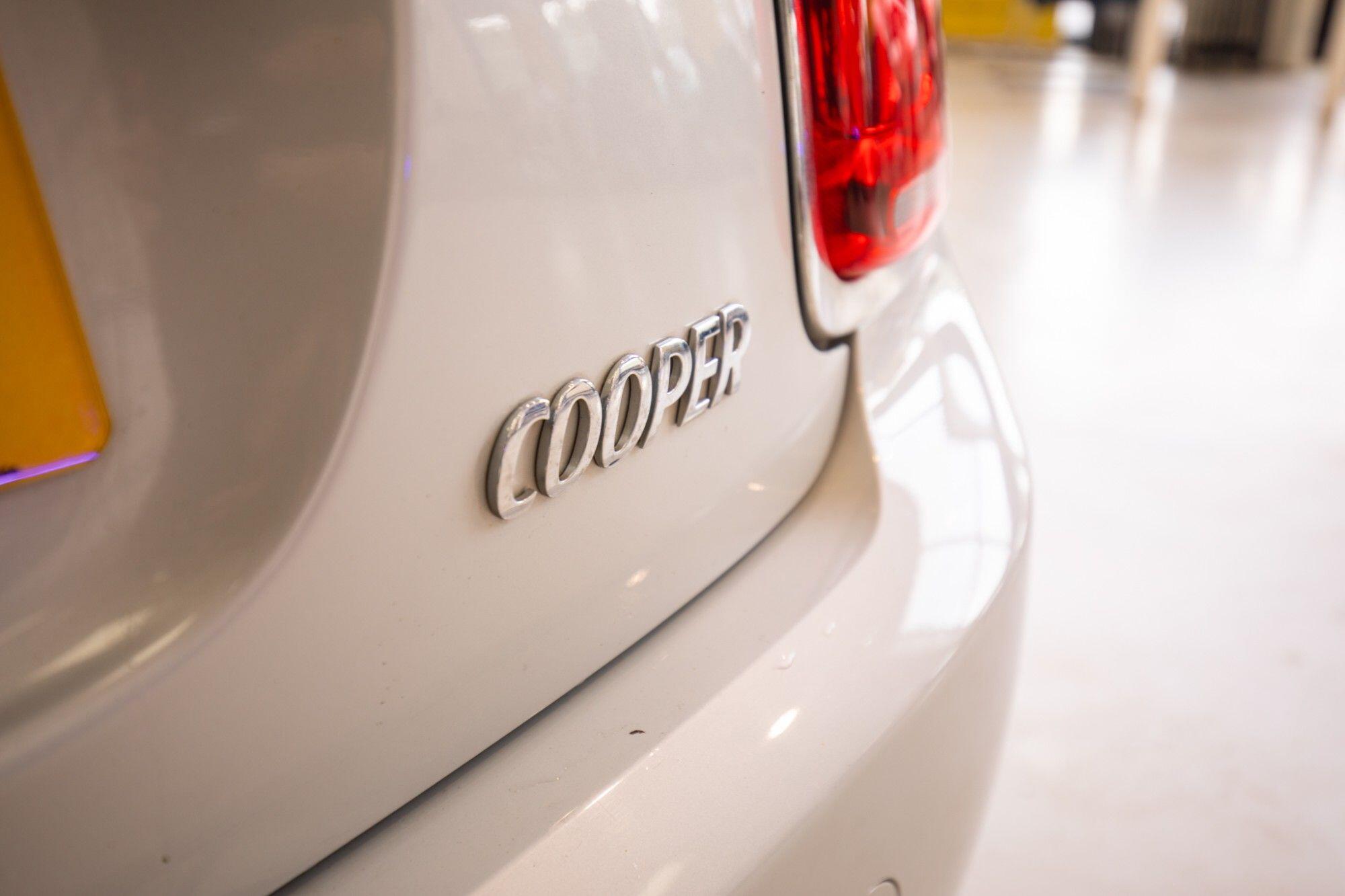 Mini Hatch view 7