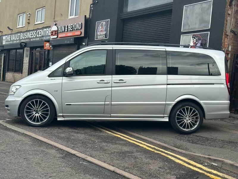 Mercedes-Benz Viano view 6