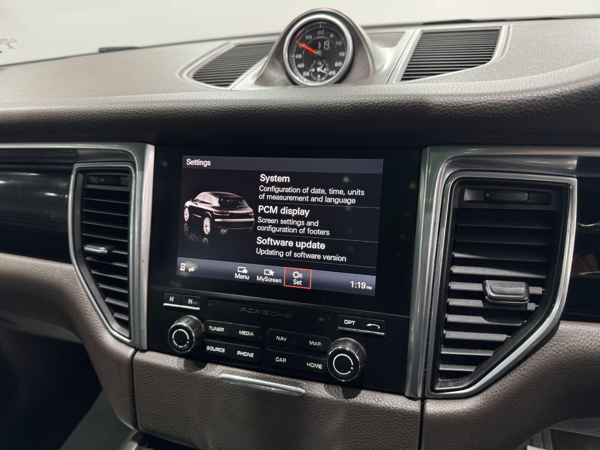 Porsche Macan view 35