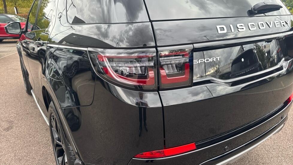 Land Rover Discovery Sport view 19