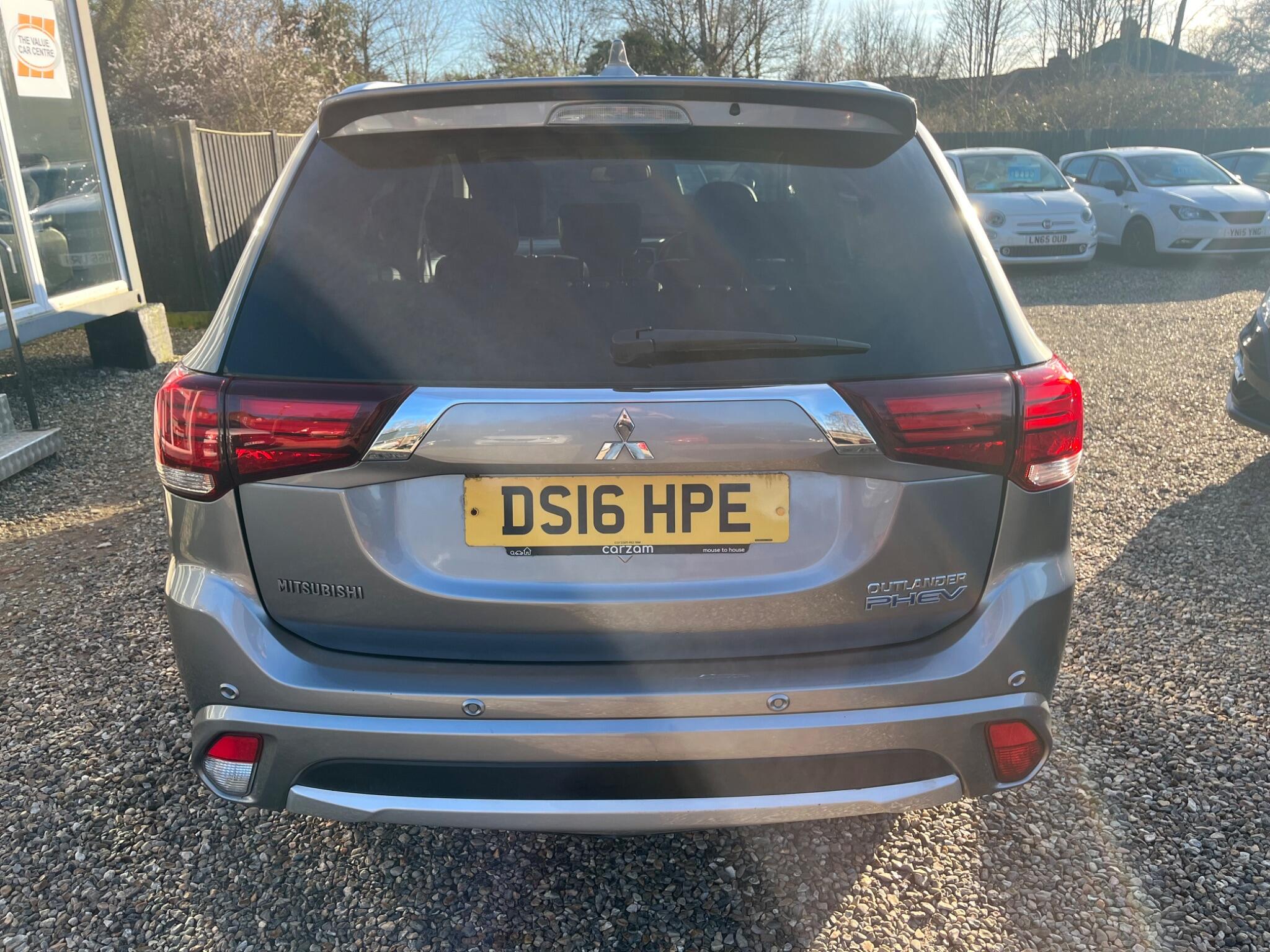 Mitsubishi Outlander view 5