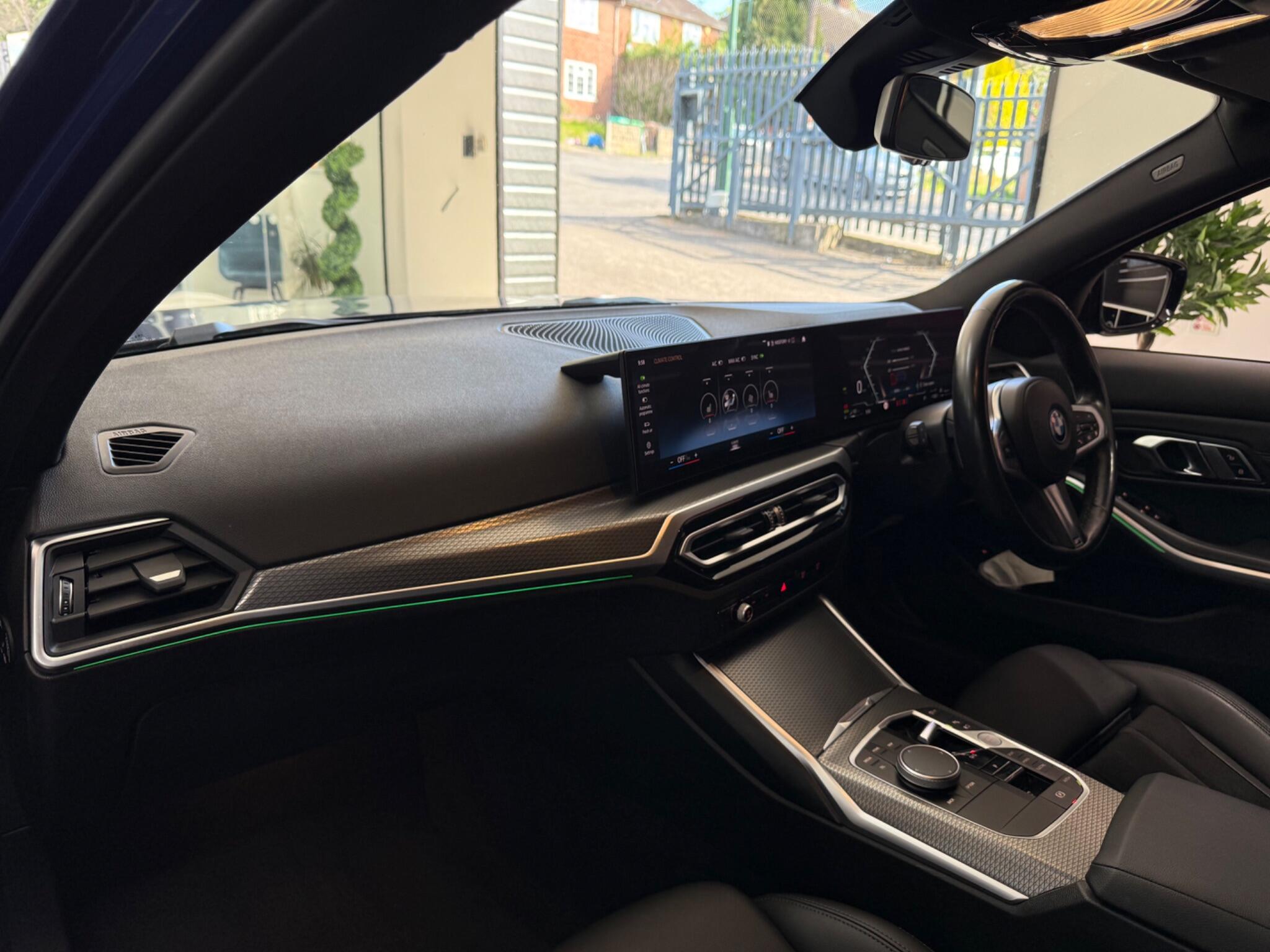 BMW 3 Series view 32