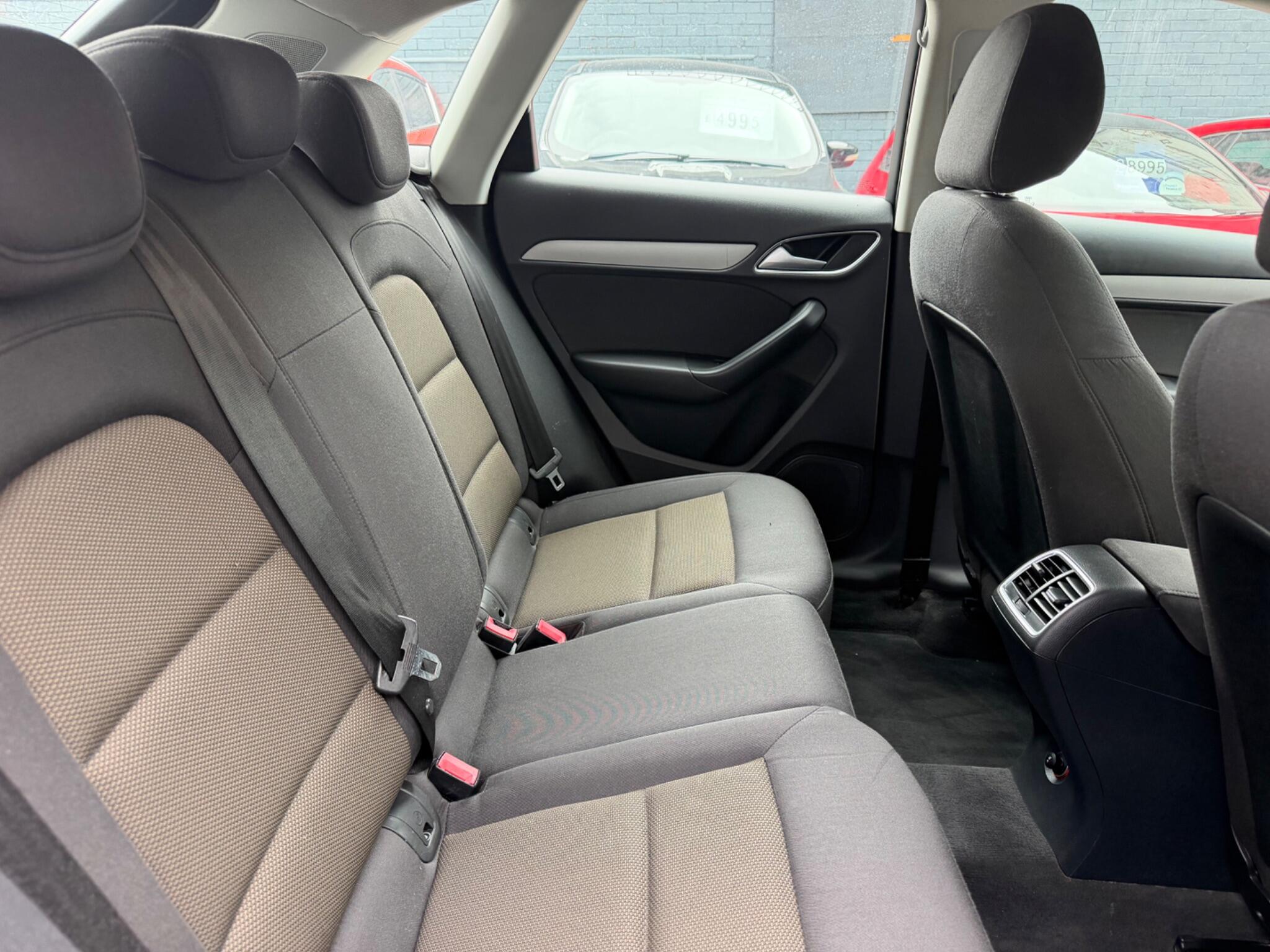 Audi Q3 view 20