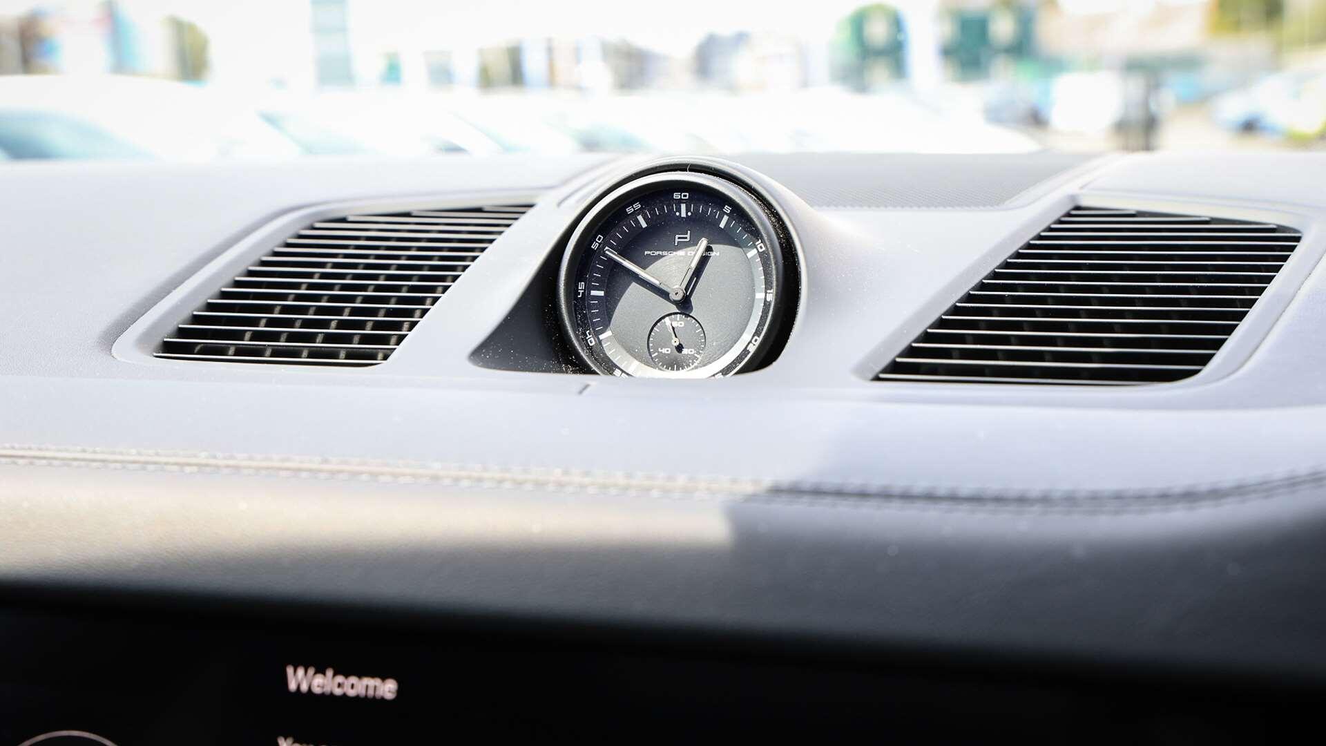 Porsche Cayenne view 27