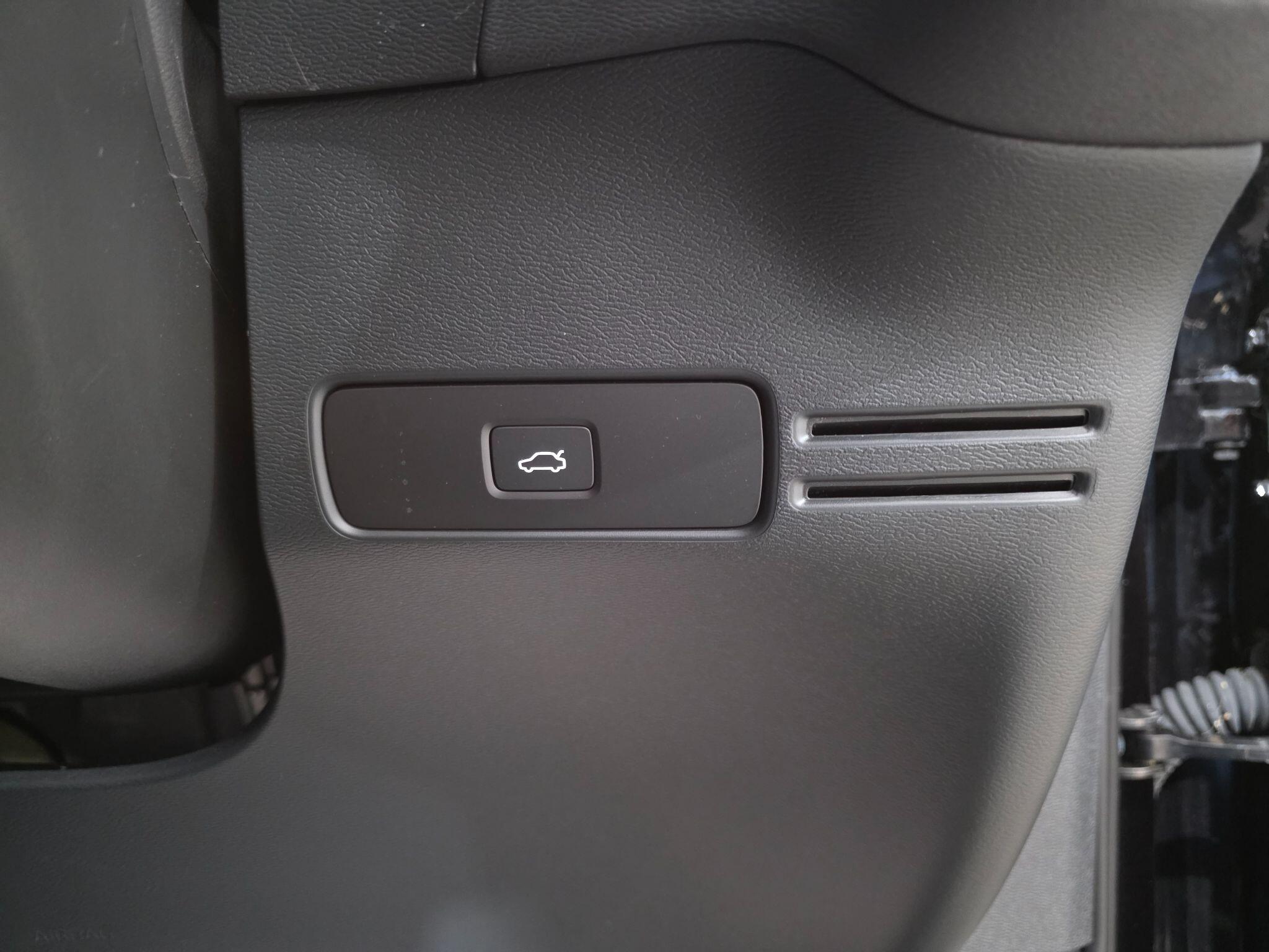 Volvo XC40 view 26