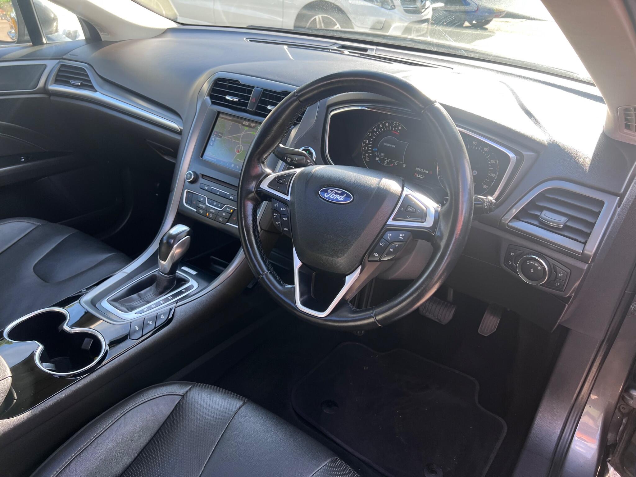 Ford Mondeo view 18