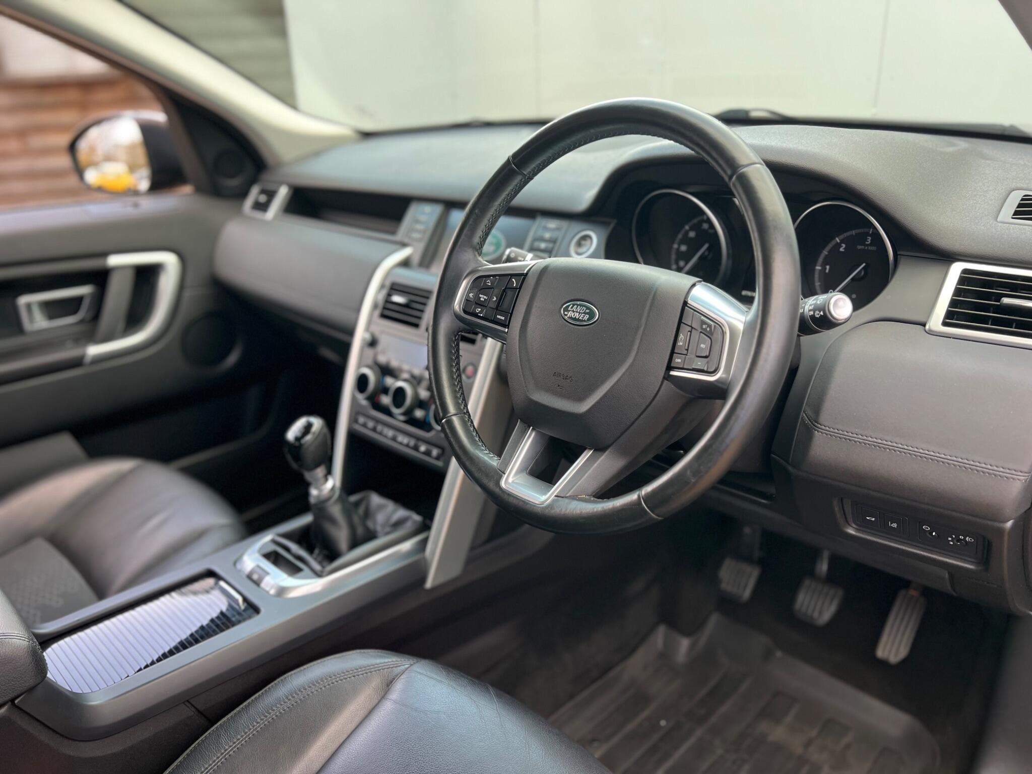 Land Rover Discovery Sport view 12