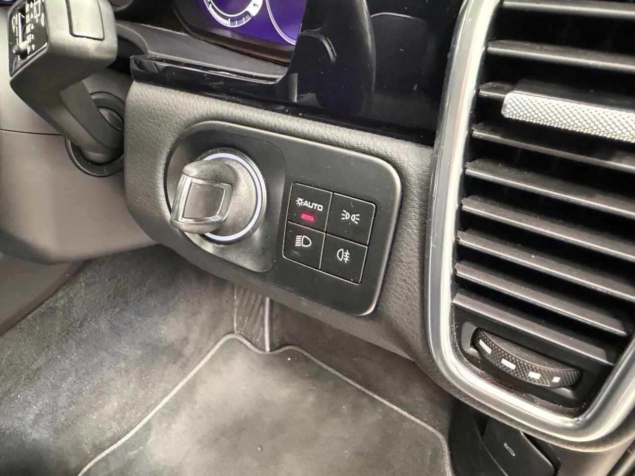 Porsche Cayenne view 34