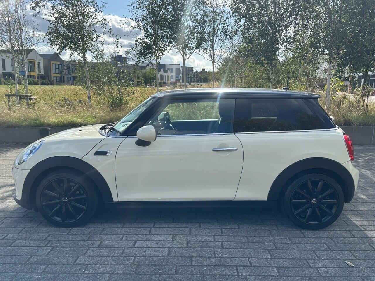 Mini Hatch view 12