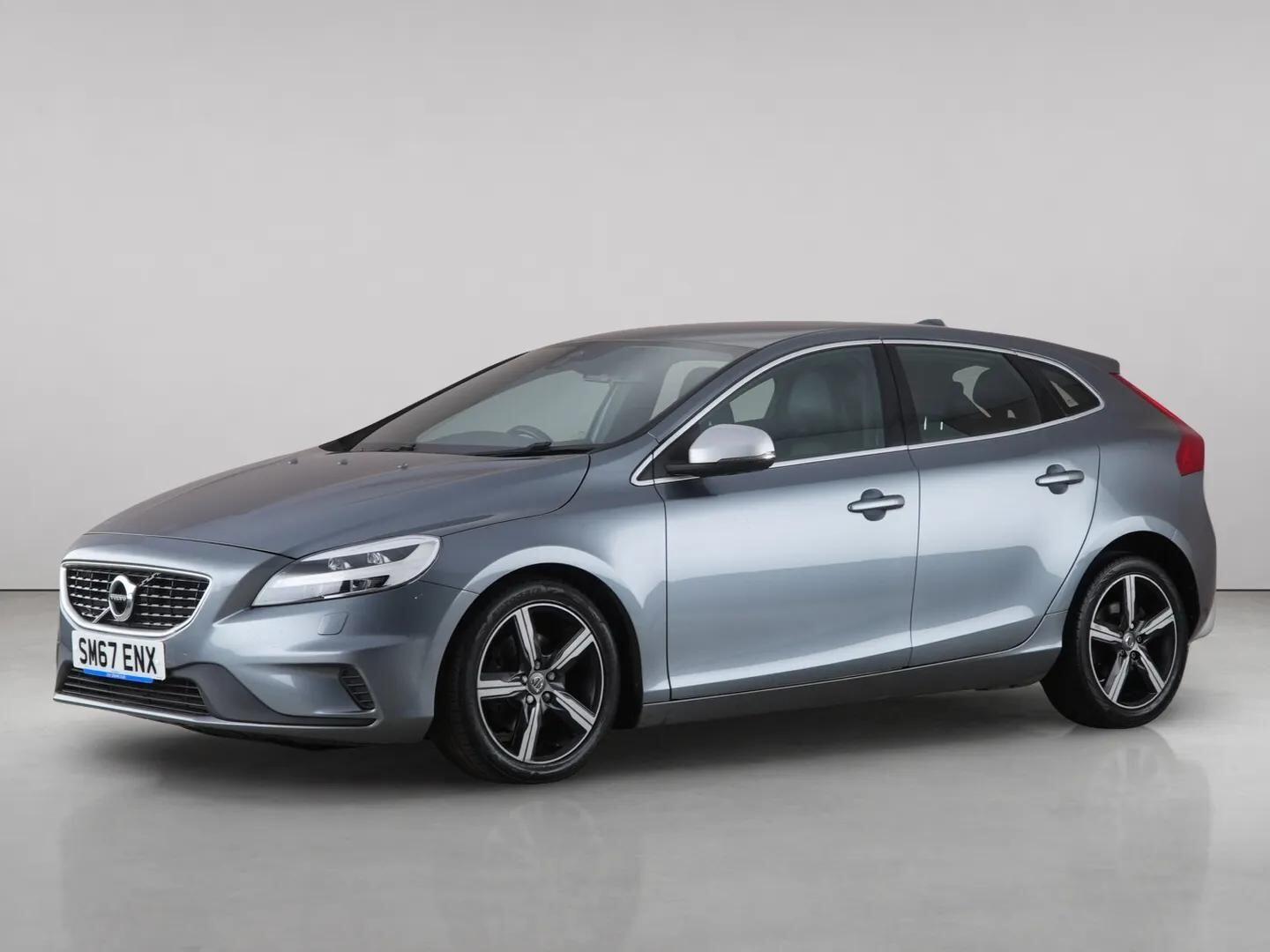 Volvo V40 view 2
