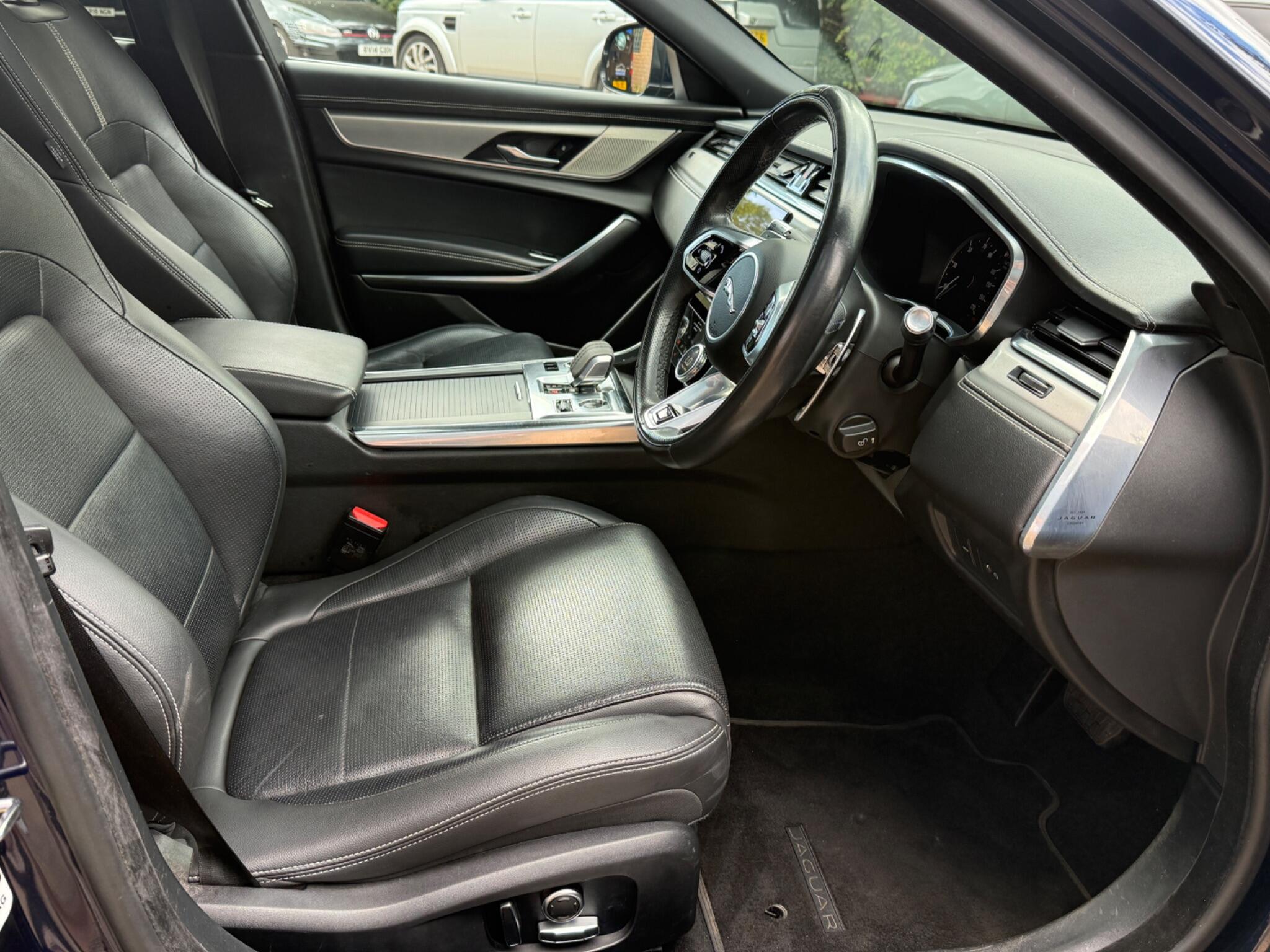 Jaguar XF view 19