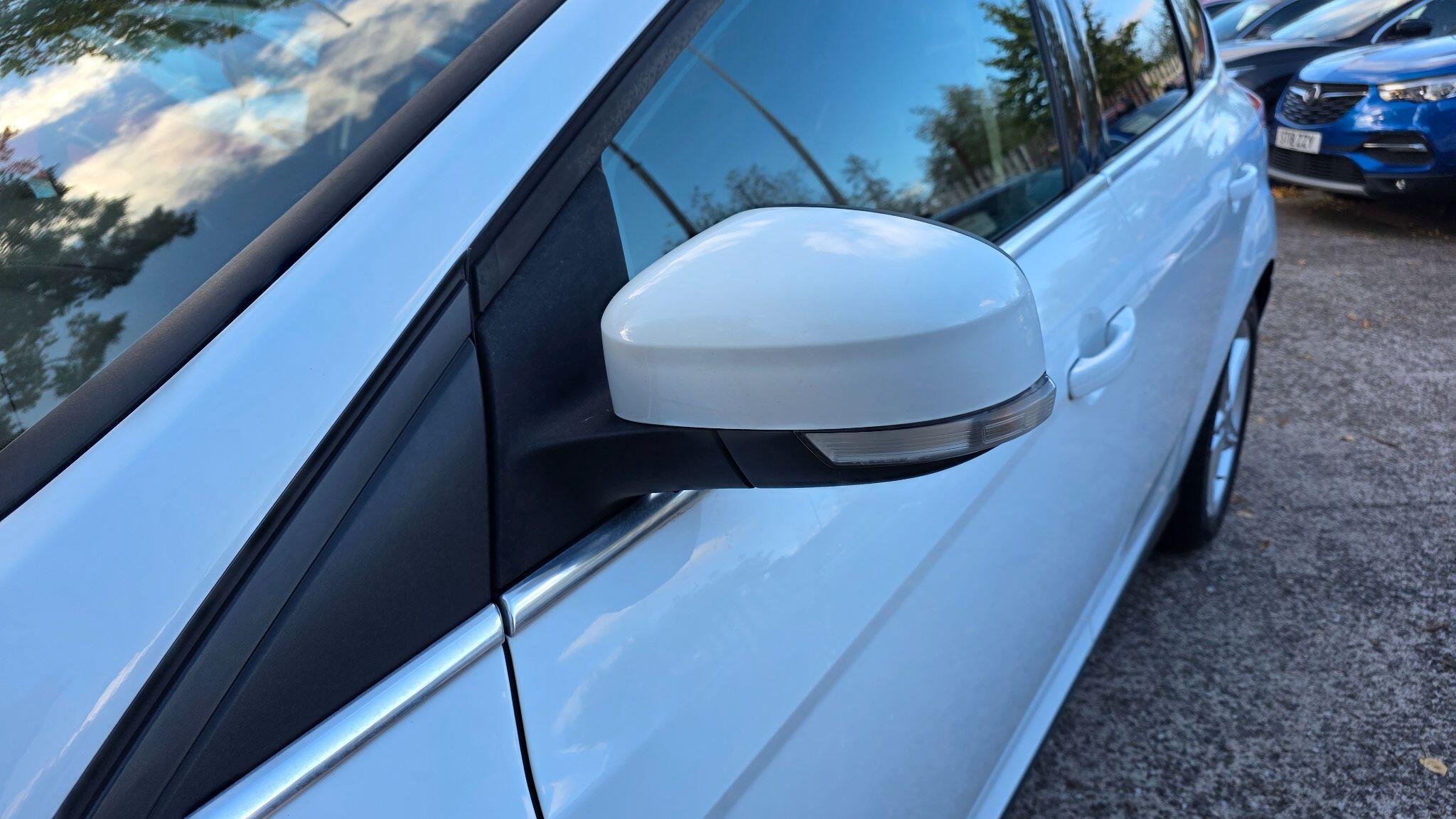 Ford Focus view 16