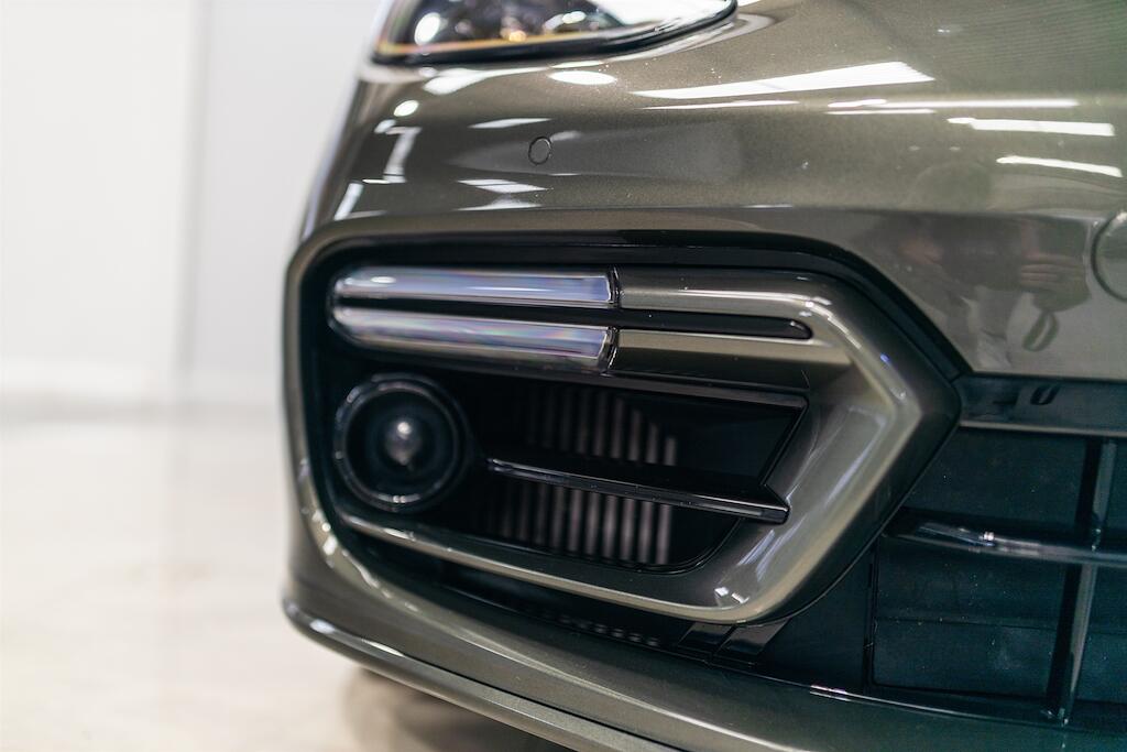 Porsche Panamera view 14