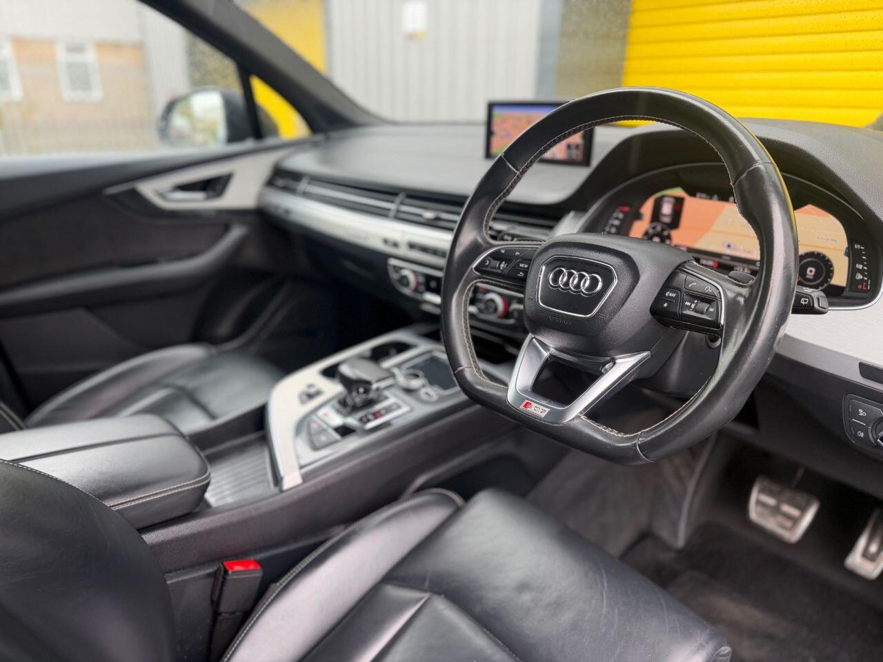 Audi SQ7 view 25