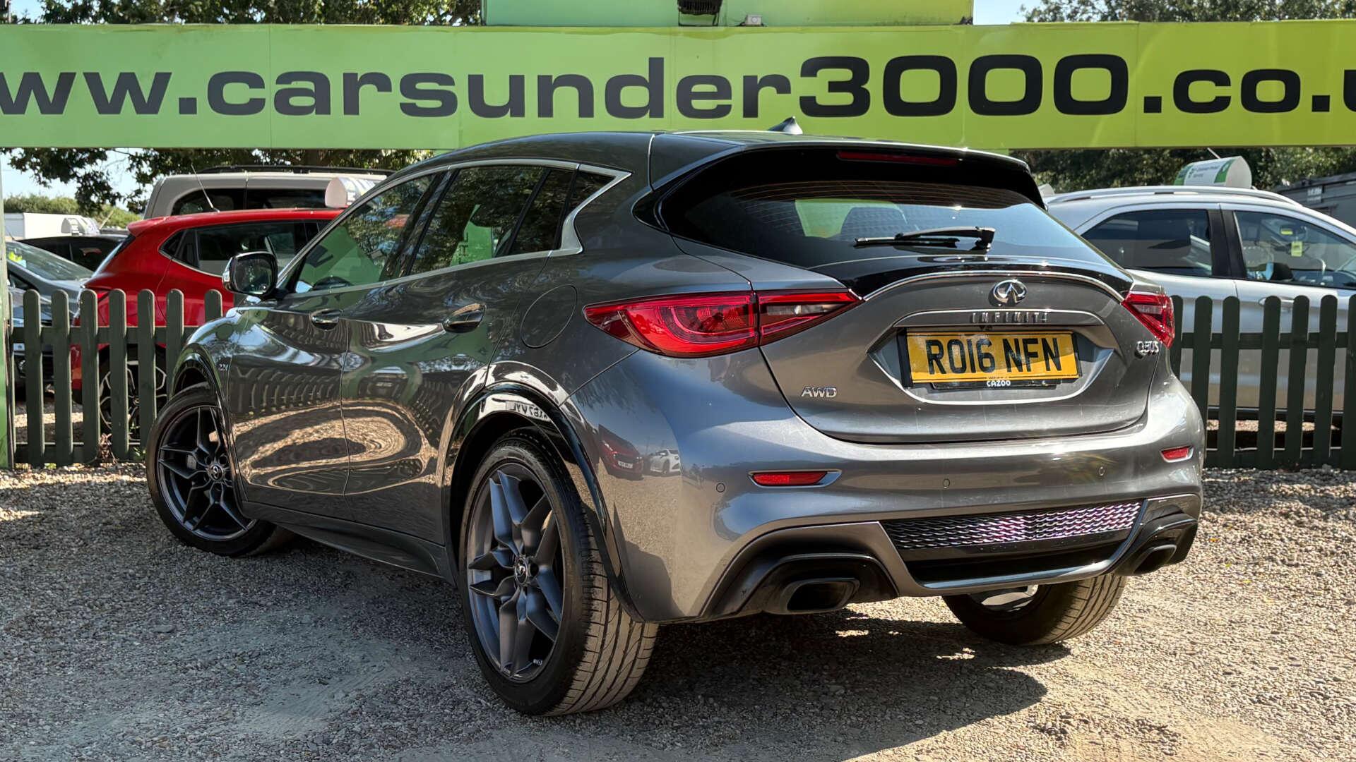 Infiniti Q30 view 4