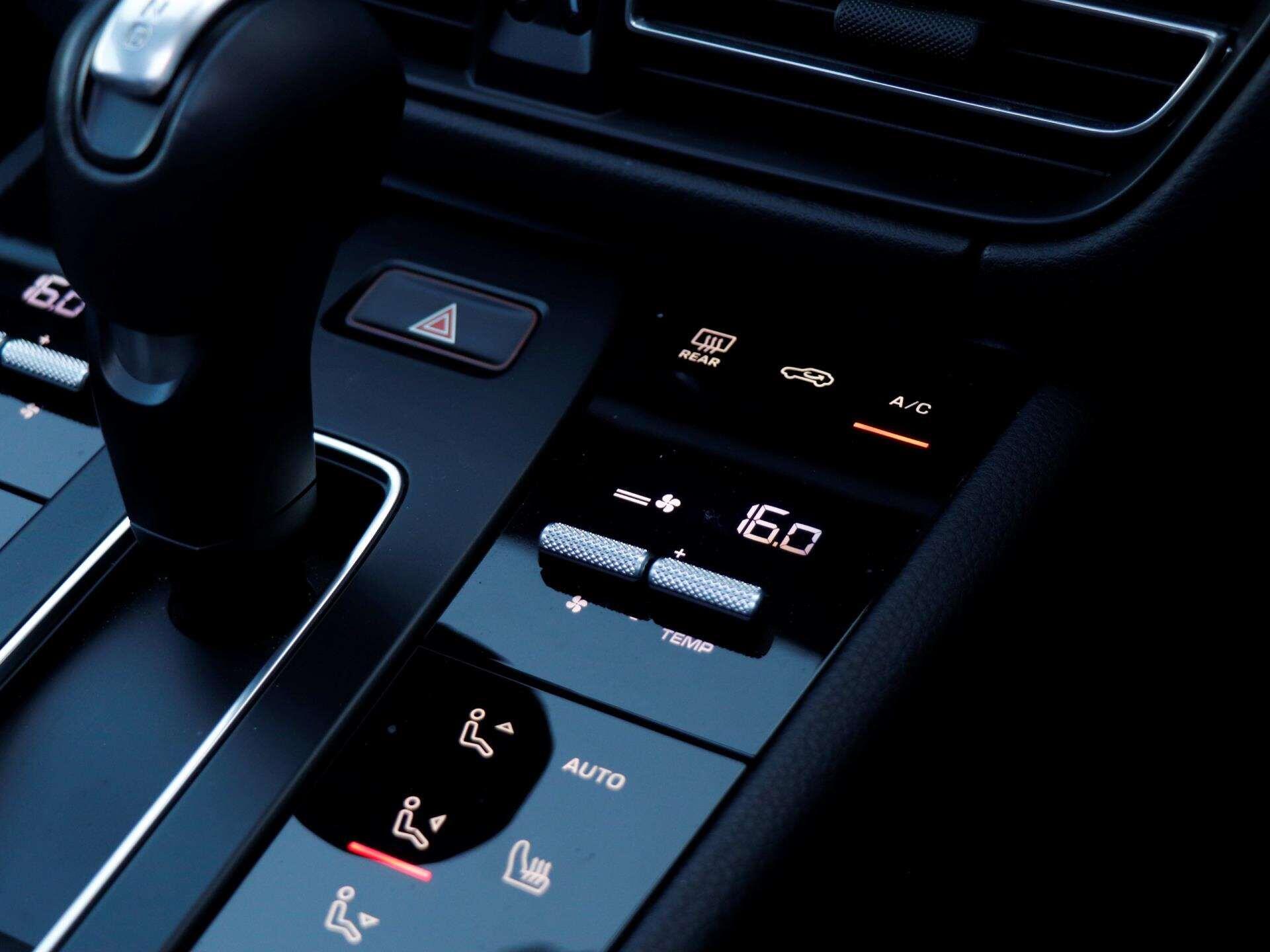 Porsche Macan view 16