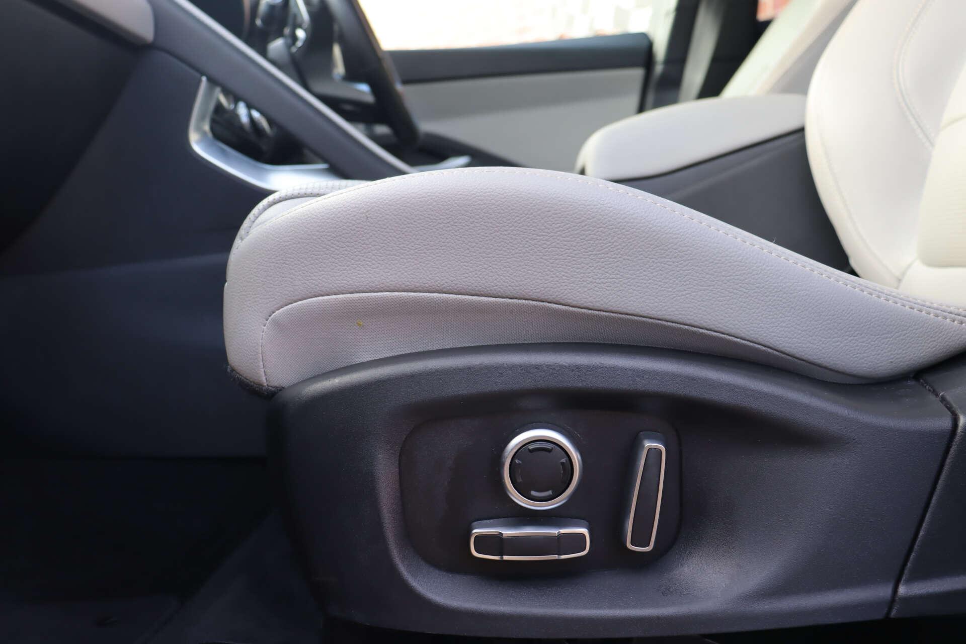 Jaguar E-Pace view 32