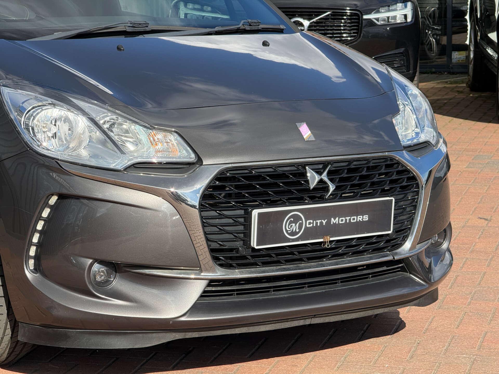 DS Automobiles DS 3 view 15