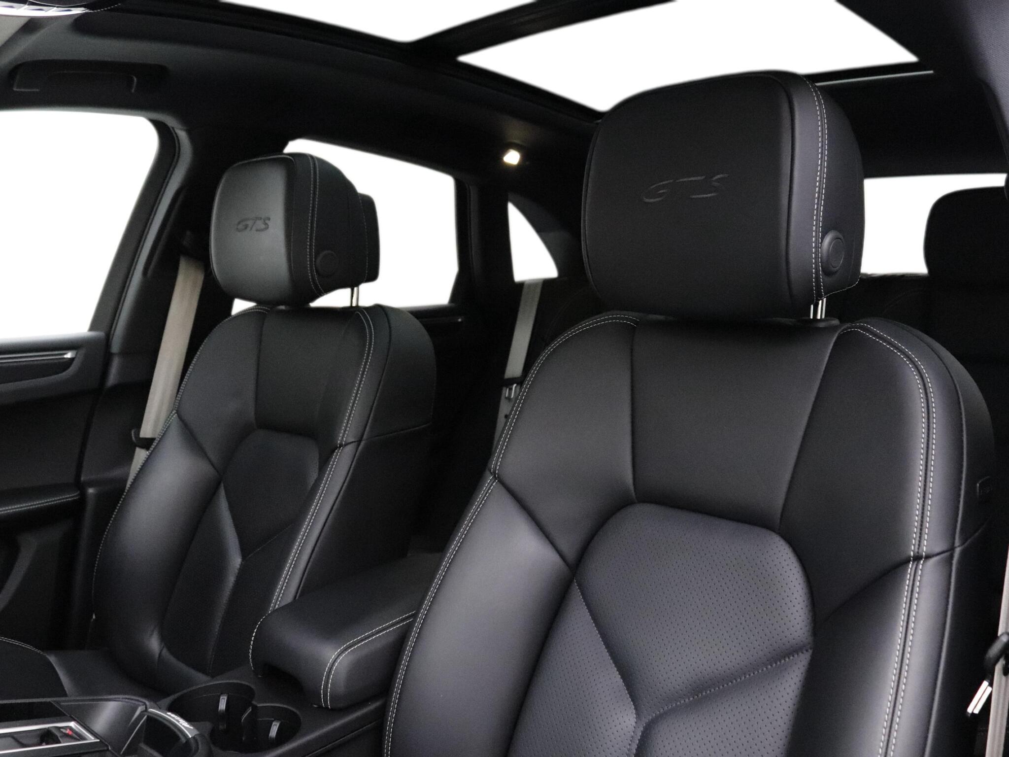 Porsche Macan view 14