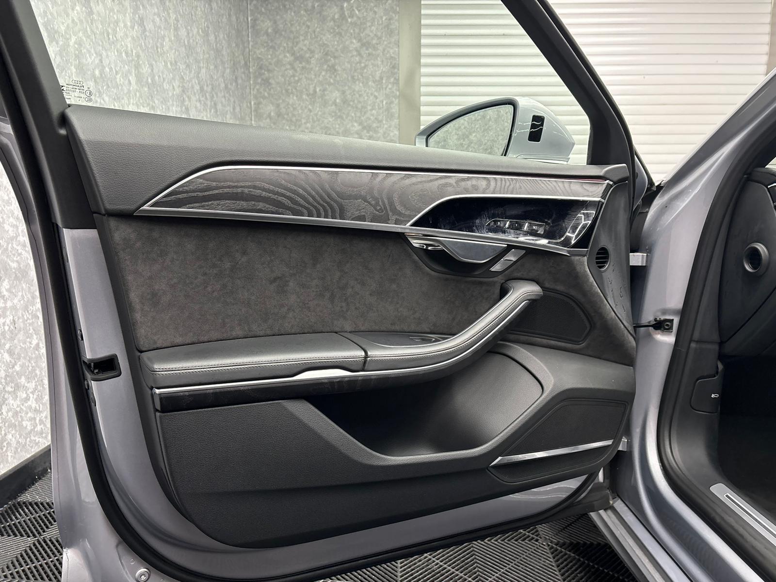 Audi A8 view 28