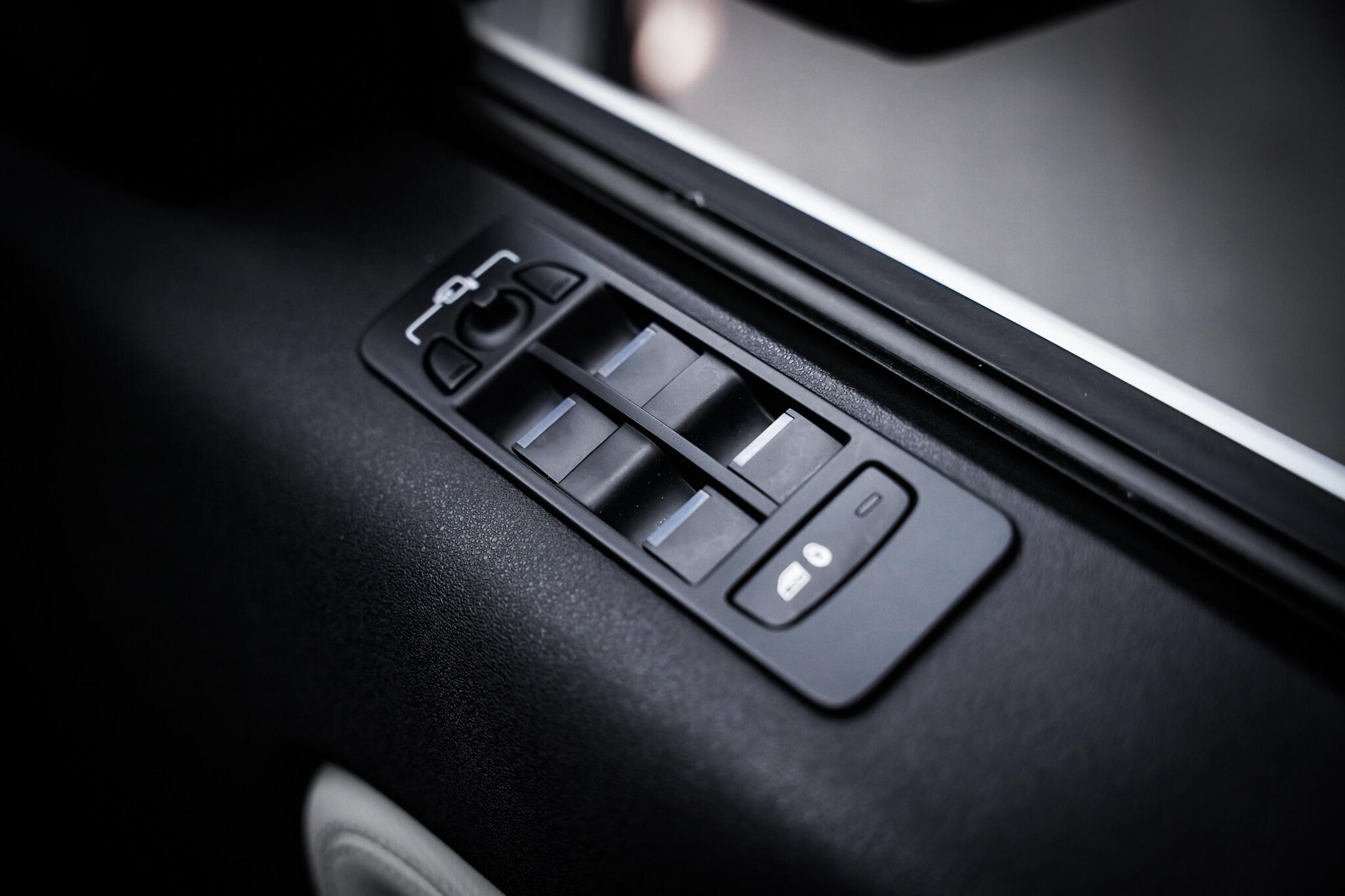 Land Rover Discovery Sport view 51