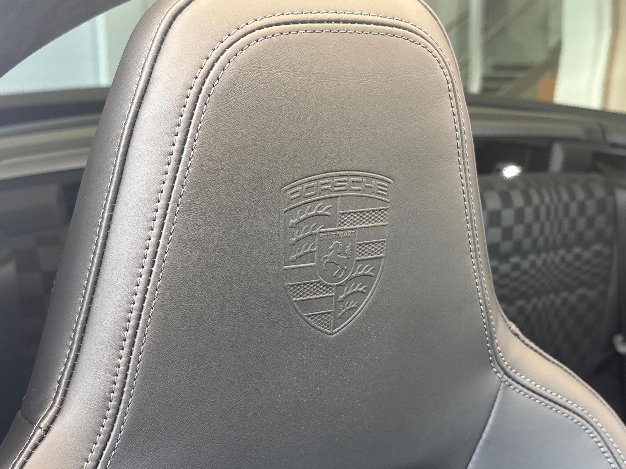 Porsche 911 view 23