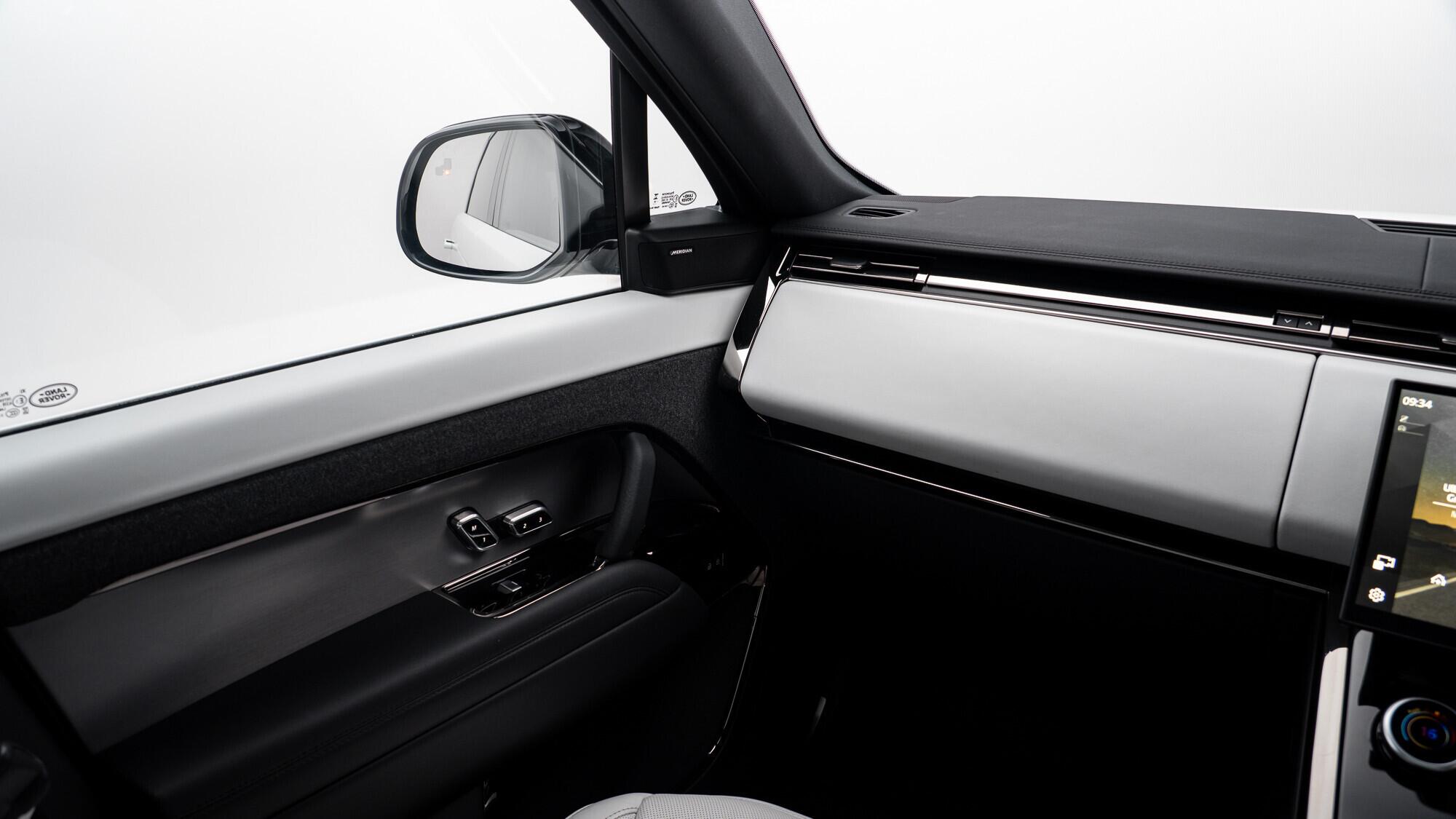 Land Rover Range Rover Sport view 32