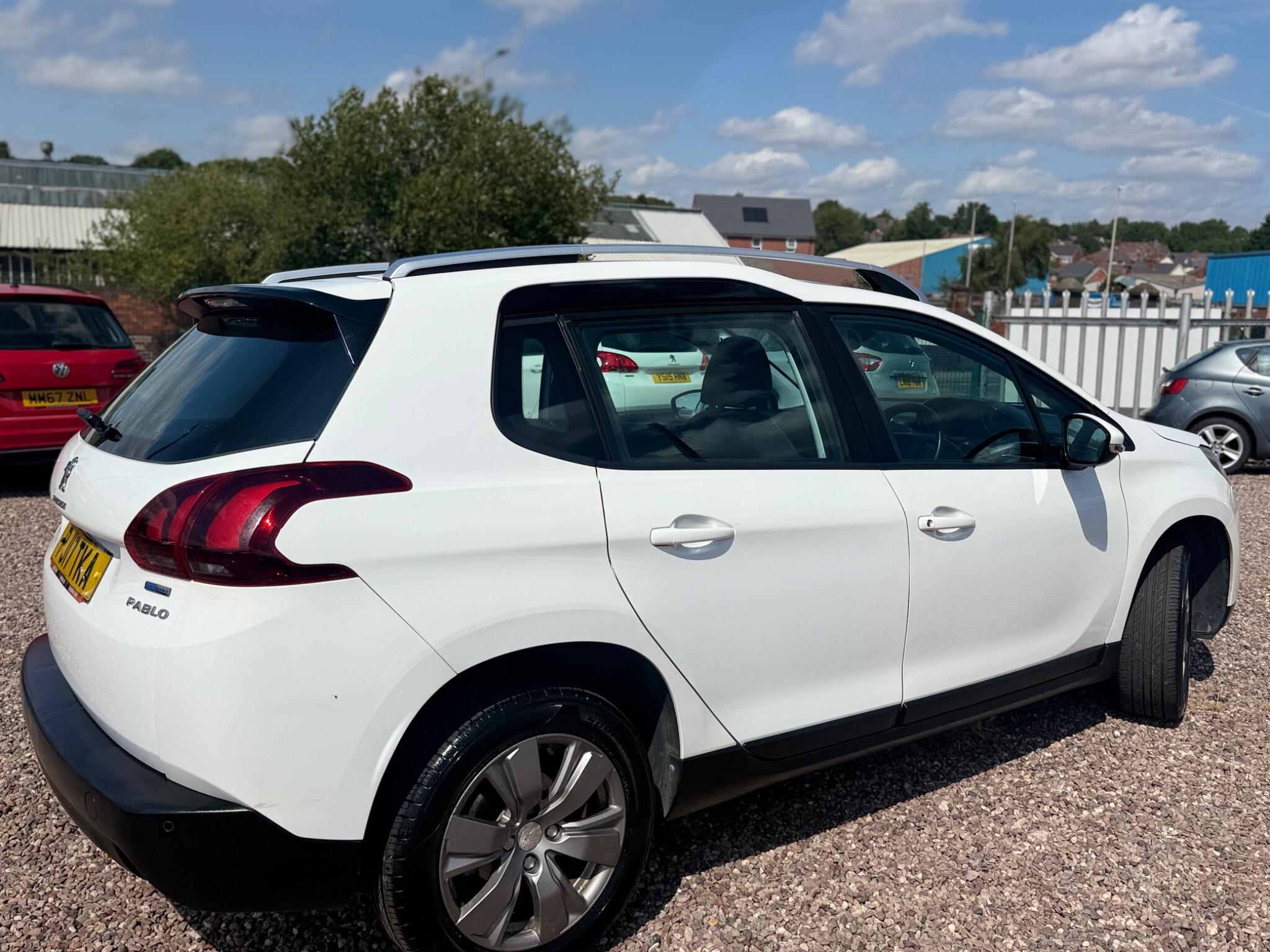 Peugeot 2008 view 10