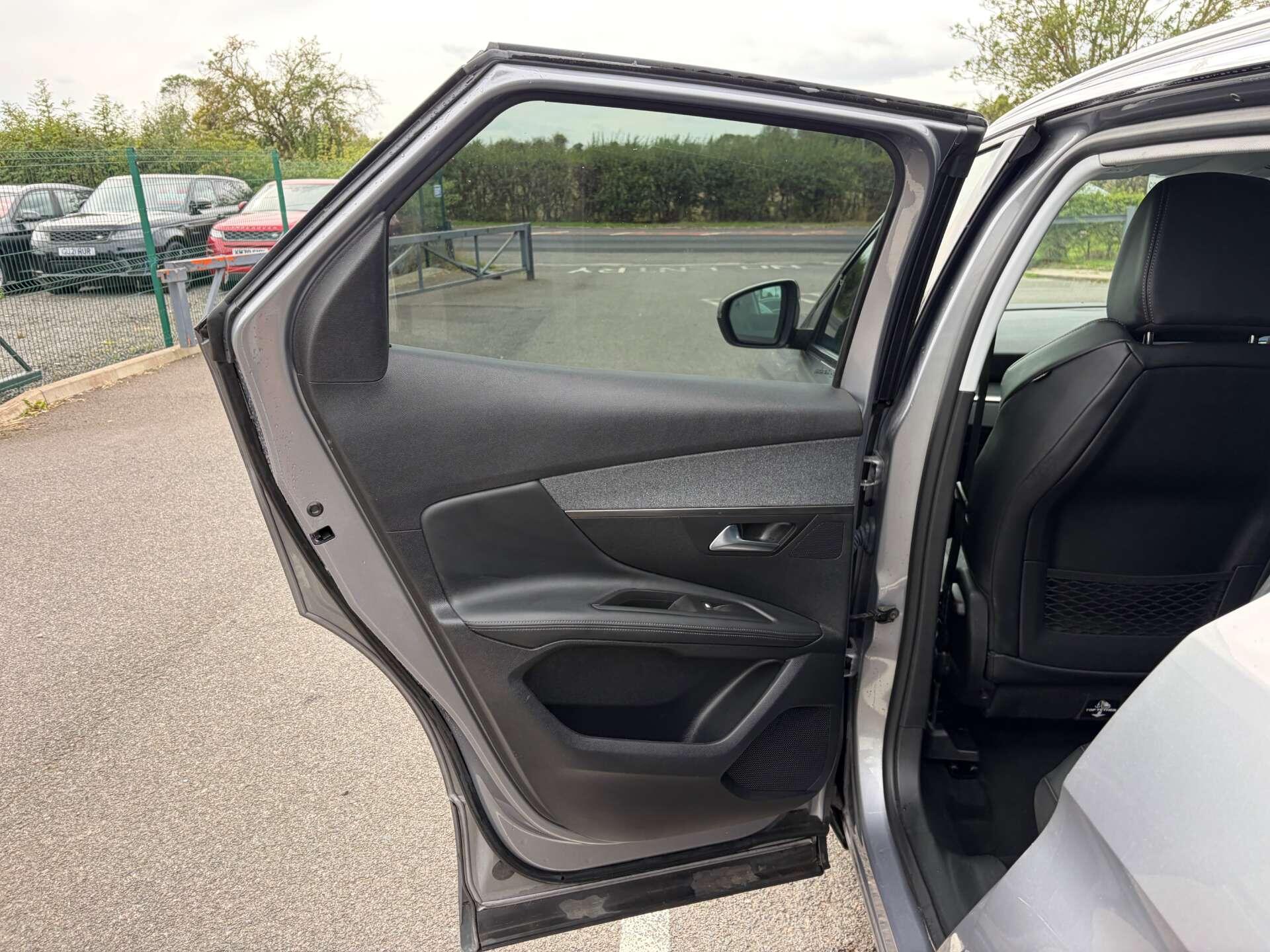 Peugeot 3008 view 14