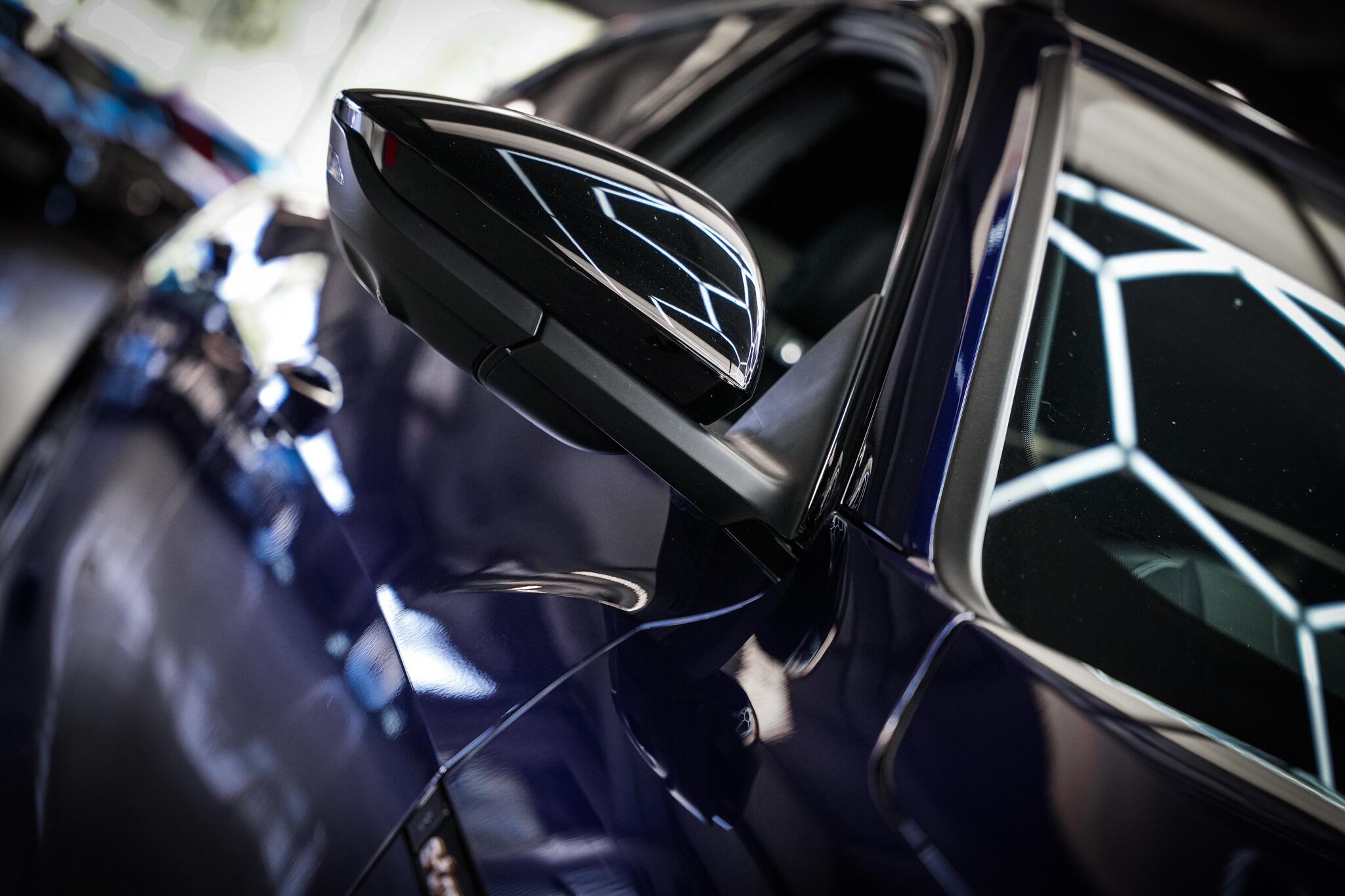 Audi E-Tron view 34