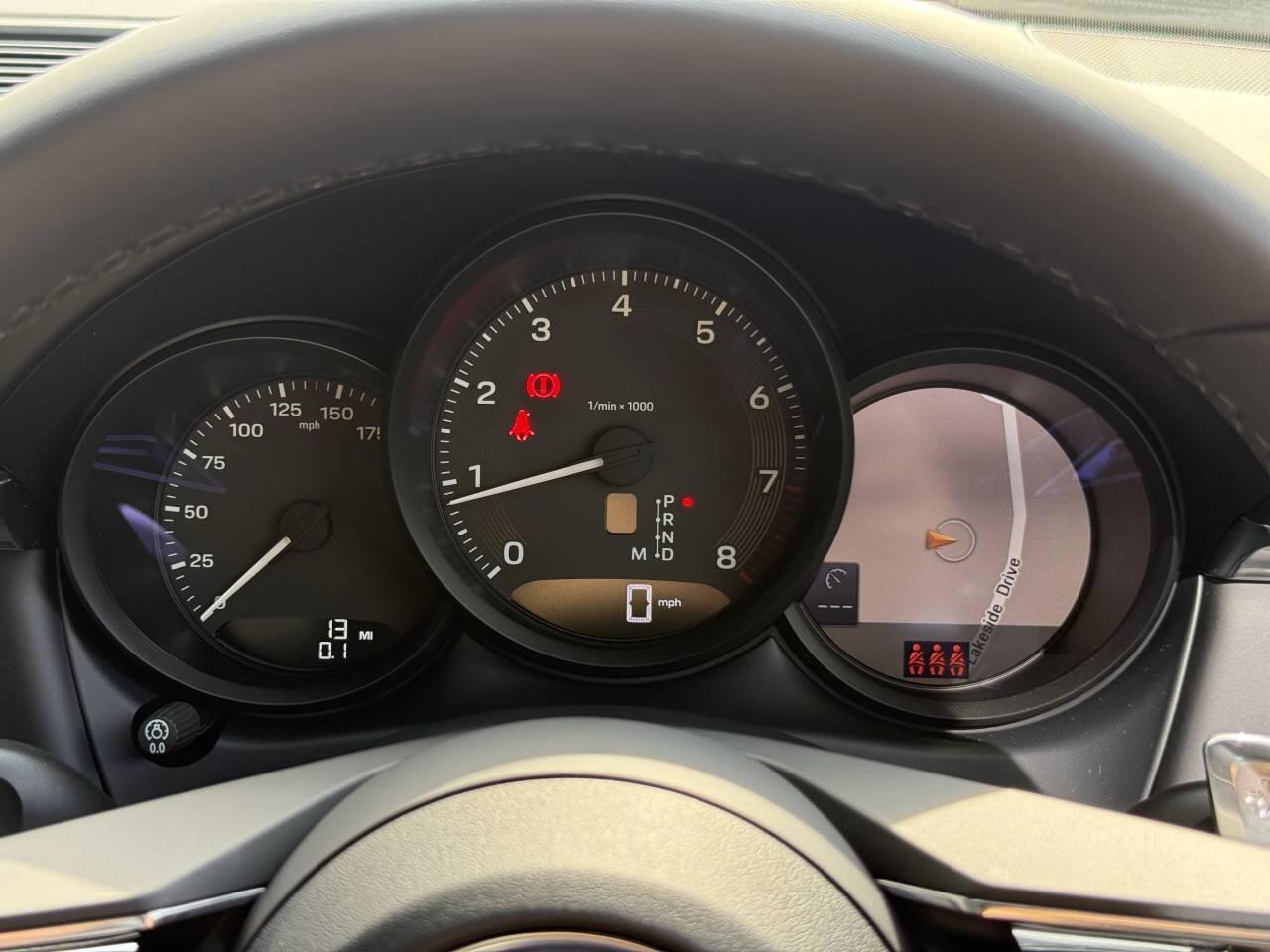 Porsche Macan view 22