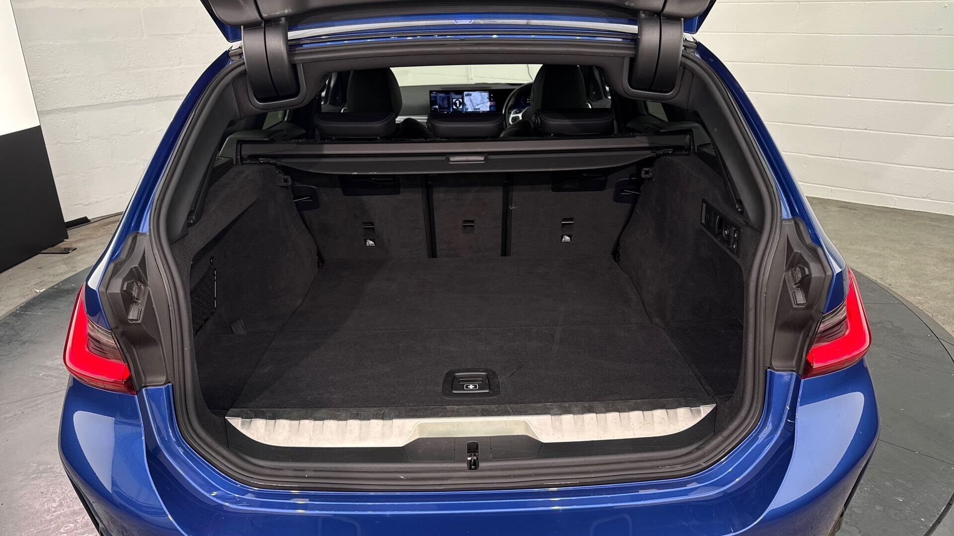 BMW 3 Series view 13