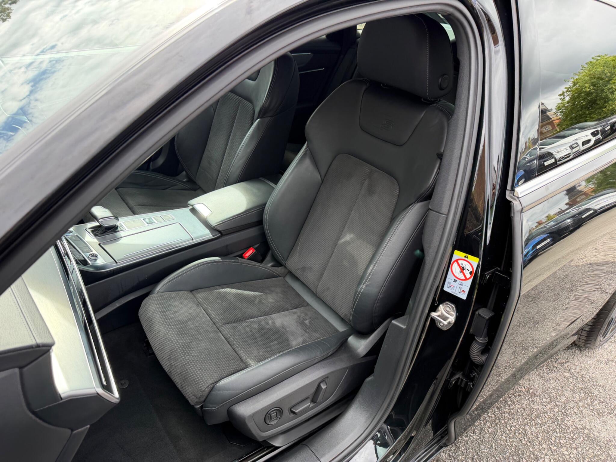 Audi A6 view 17