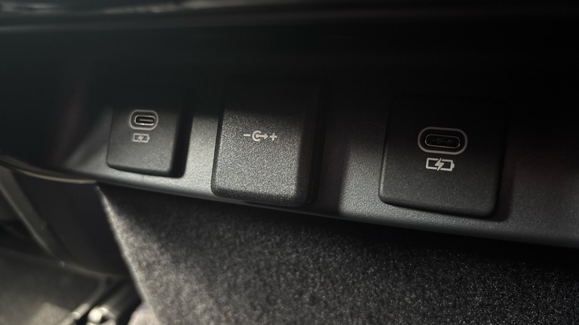 Land Rover Range Rover Sport view 30