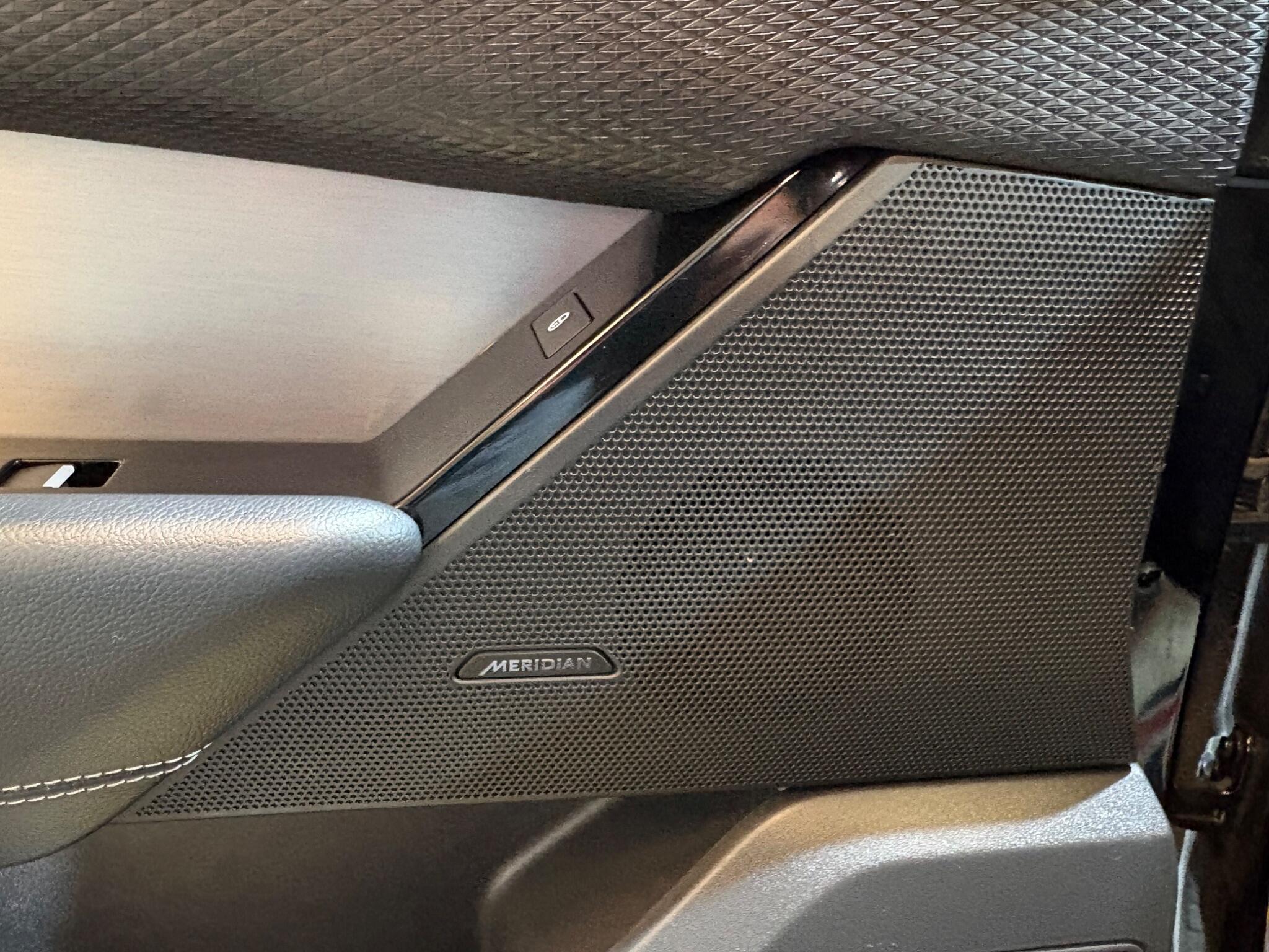 Land Rover Range Rover Velar view 79